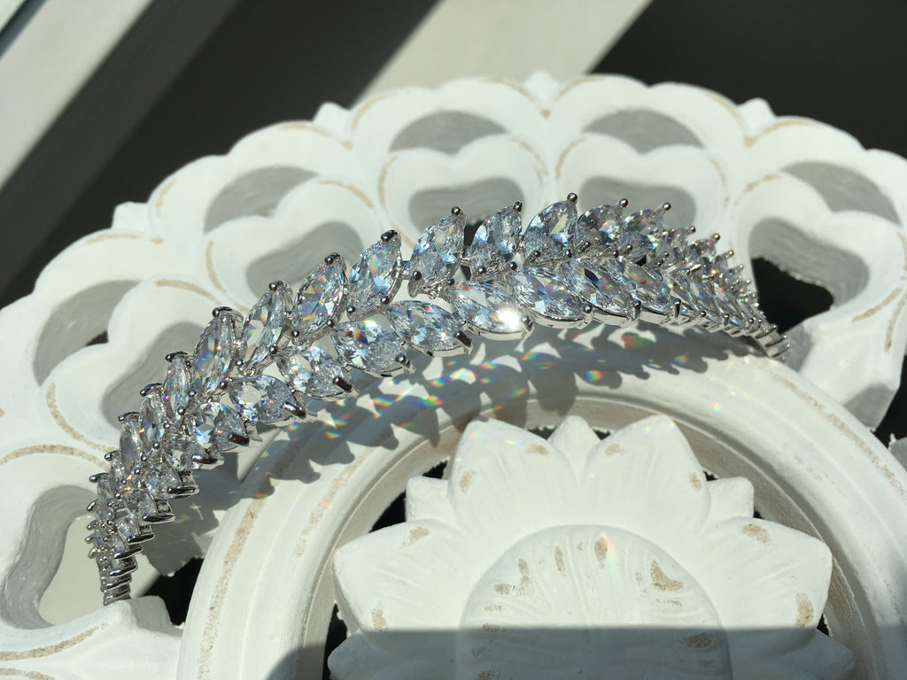 diadem-silber-zirkonia-marquise-frontansicht-braut-haarschmuck
