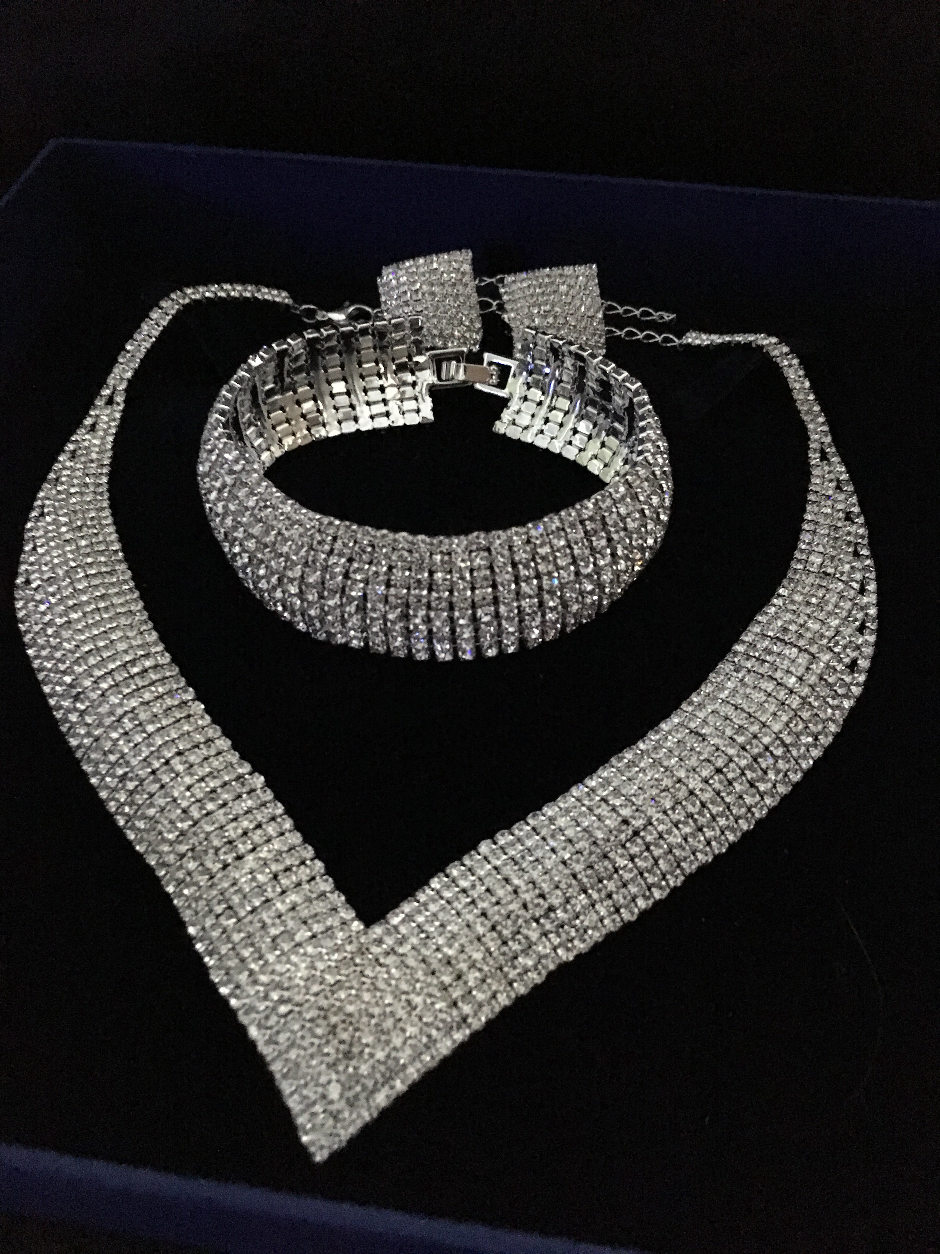 XXL Schmuckset Damen Silber – 3-teiliges Strass Collier, Ohrringe & Armband – Brautschmuck für Hochzeit, Abiball & Gala | ONDEGO®