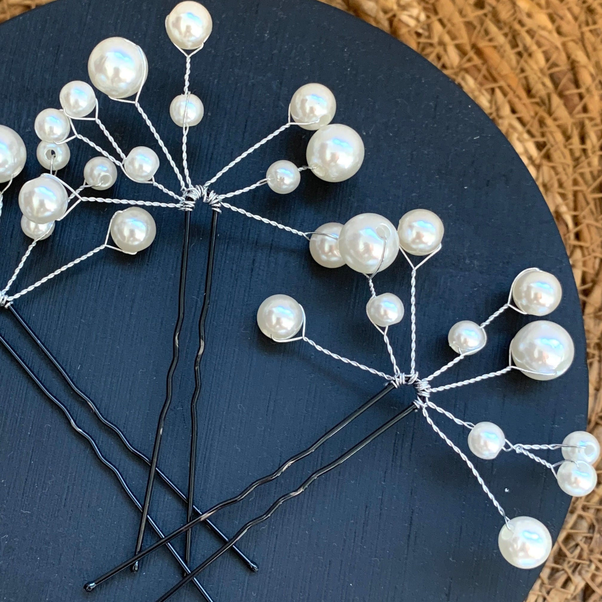 haarnadeln-mit-perlen-hochzeit-haarschmuck-handgefertigt-weiße-perlen-zopf-accessoire