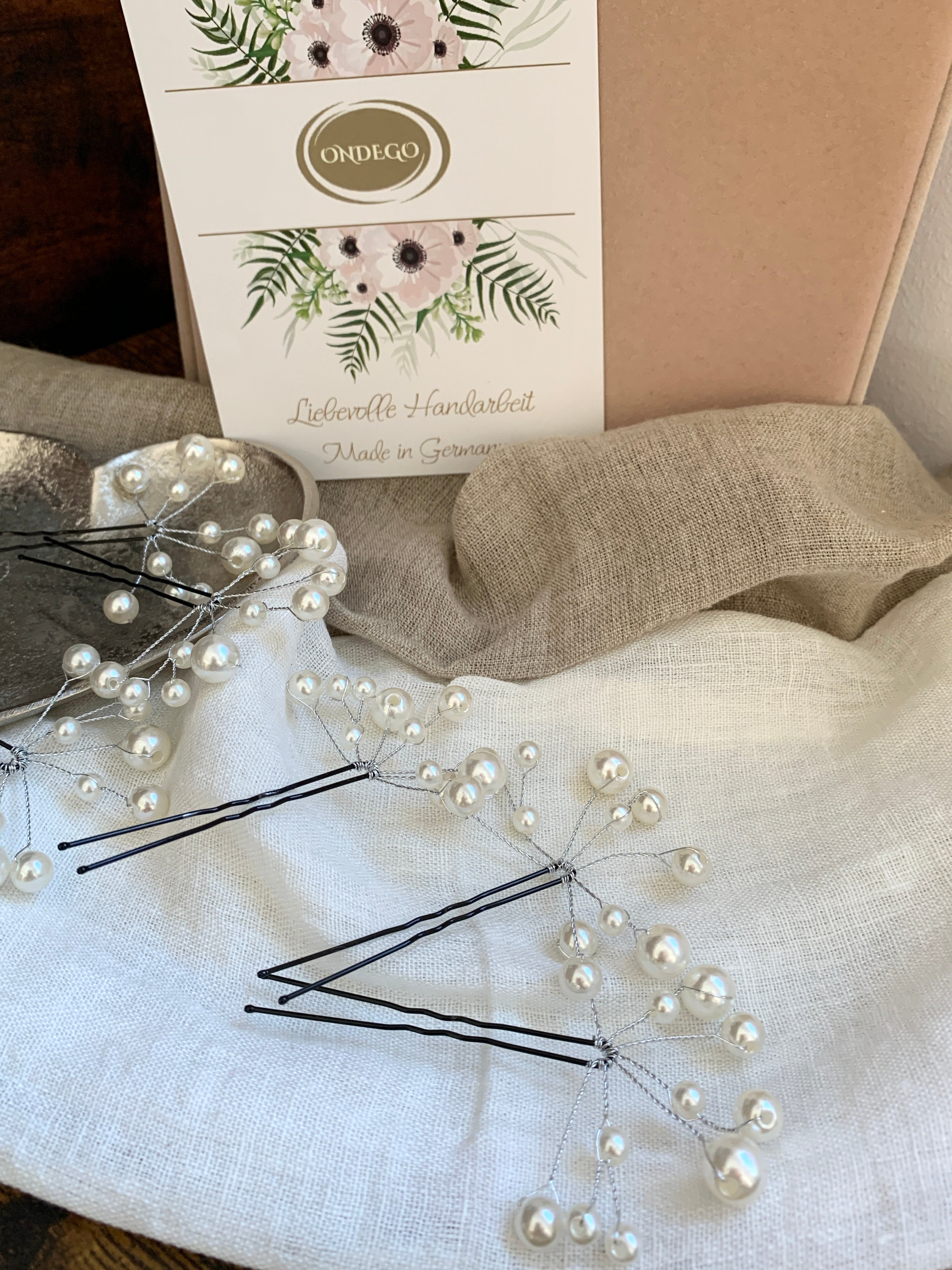 hochzeit-haarnadel-perlenzweige-handgefertigter-brautschmuck-zopf-und-dutt-accessoire