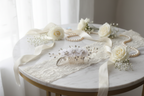Gold Blüten Haarkamm – Ivory Chiffonblüten mit Perlen & Strass | Vintage Brauthaarschmuck | ONDEGO®