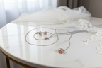 ONDEGO® Rückenkette Schmuckset Roségold – 2in1 Kette & Rückenkettchen mit Zirkonia, Ohrringe & Armband