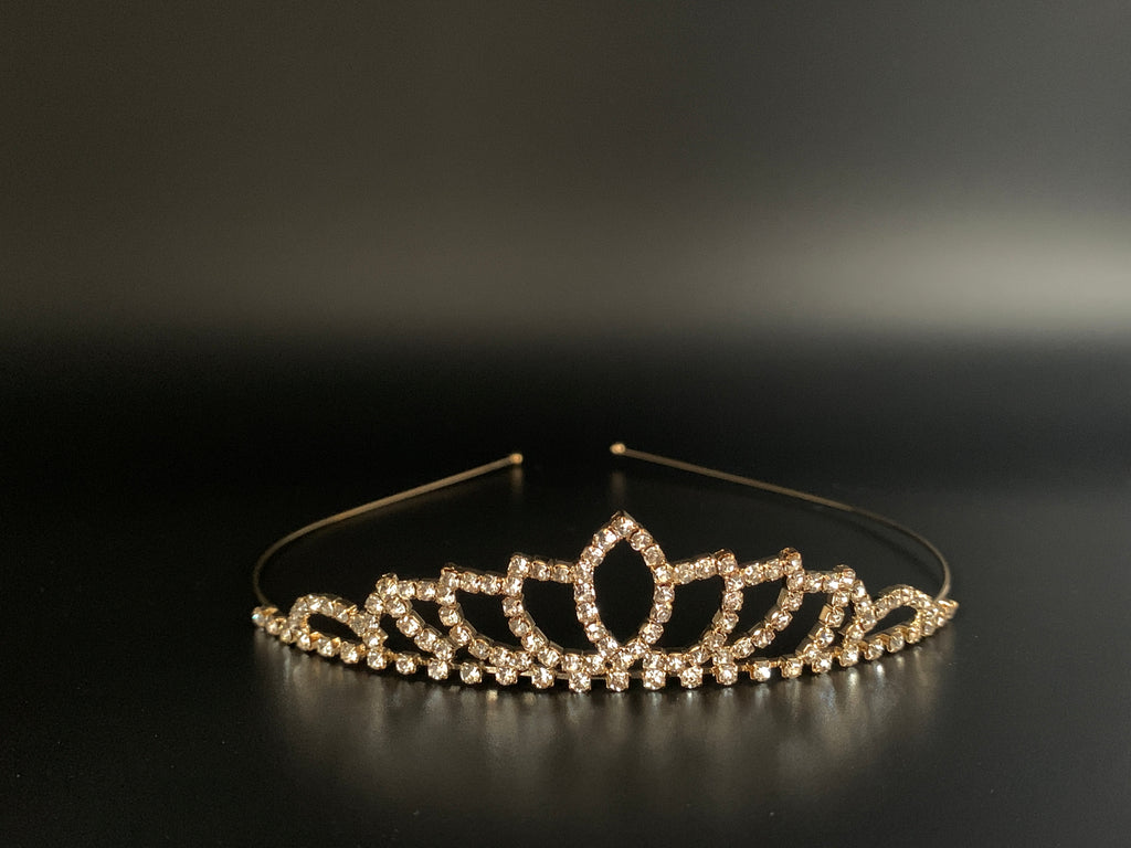 hochzeits-diadem-goldene-strass-tiara-filigranes-kranzdesign-braut-accessoire