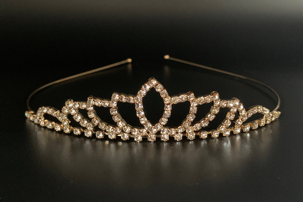 gold-tiara-mit-strass-brautkrone-hochzeit-haarschmuck-edles-diadem-design