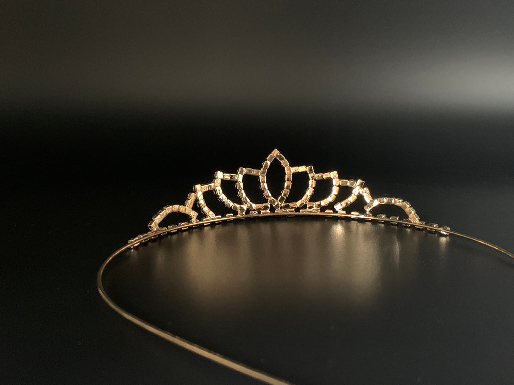 braut-haarschmuck-tiara-goldenes-strass-diadem-elegant-funkelnd-hochzeit
