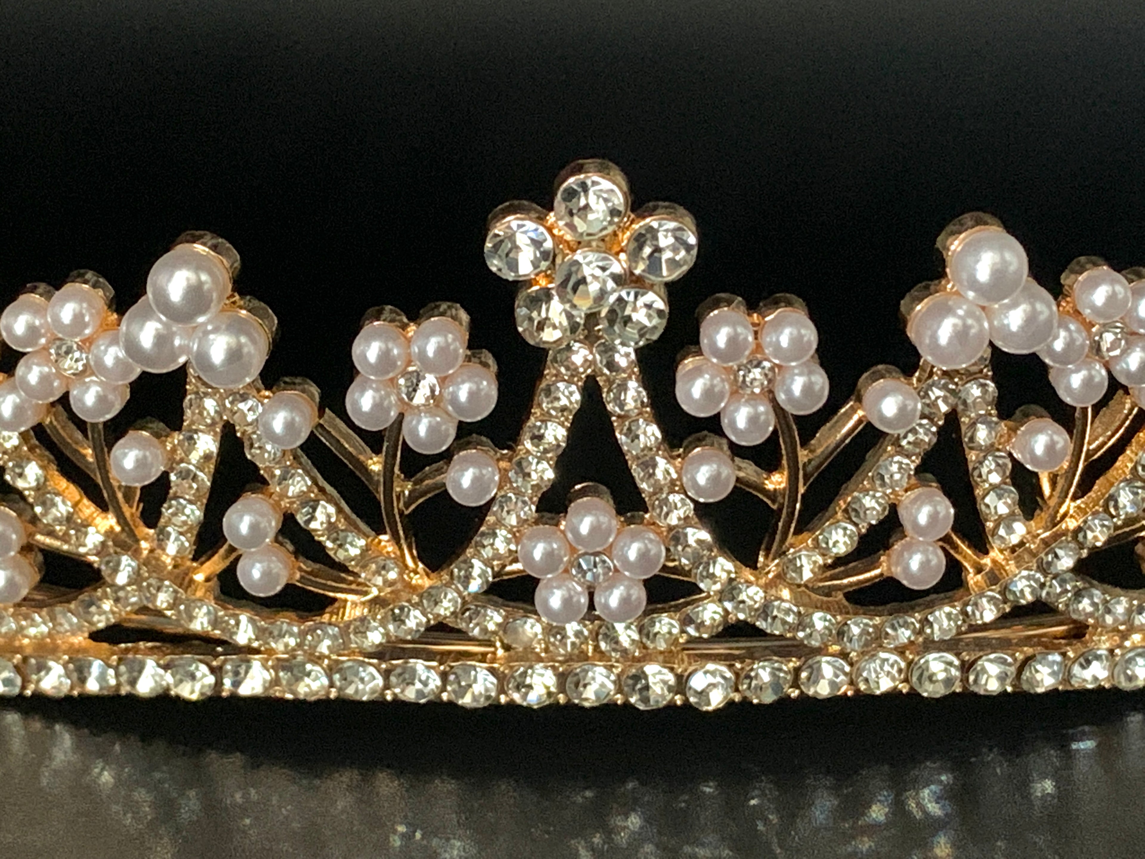 perlen-diadem-gold-hochzeitsschmuck-funkelnde-brautkrone-mit-strass