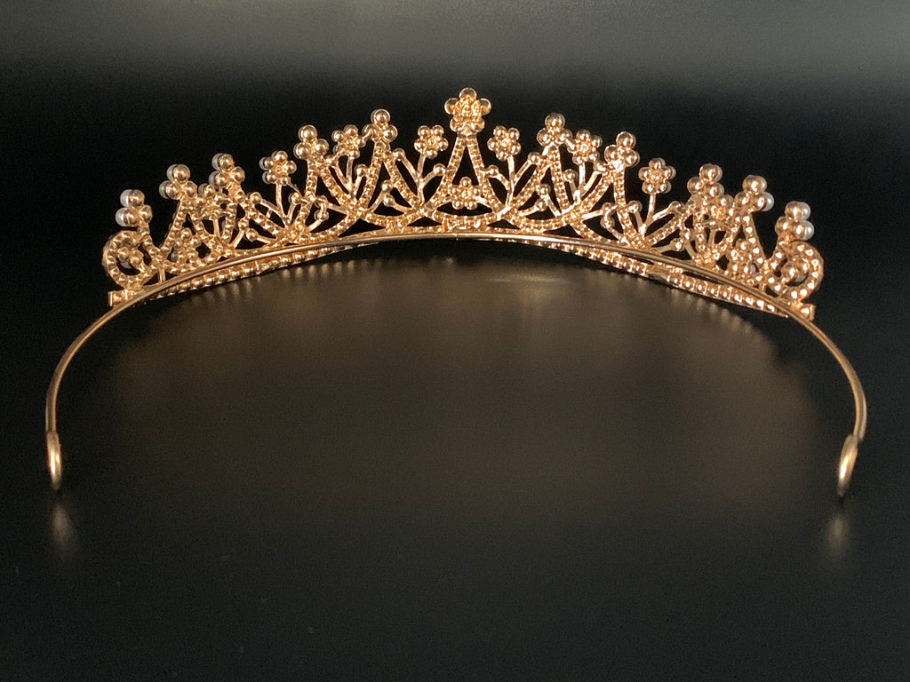 romantisches-braut-diadem-gold-mit-perlenblüten-und-glitzernden-strasssteinen