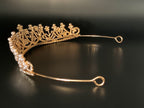 perlenblüten-diadem-gold-hochzeit-funkelnde-brautkrone-im-blumenstil