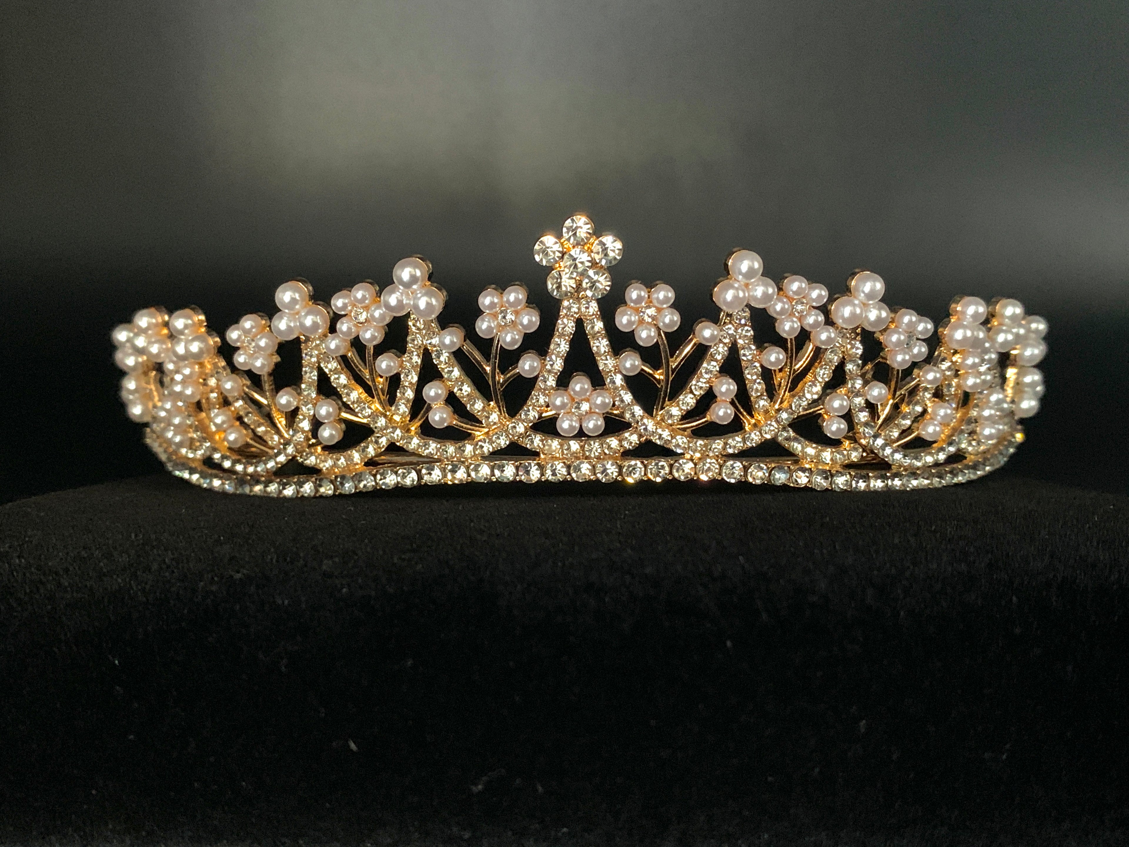 barock-inspiriertes-gold-diadem-mit-perlenzweigen-und-strass-hochzeit