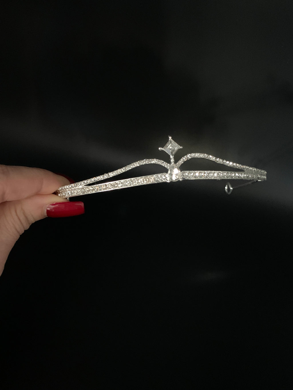 Strass Diadem Silber – Tiara für Hochzeit, Braut & Geburtstag, Haarschmuck mit Ösen | ONDEGO®