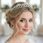 elegantes-strass-diadem-silbern-mit-reflexion-im-studio