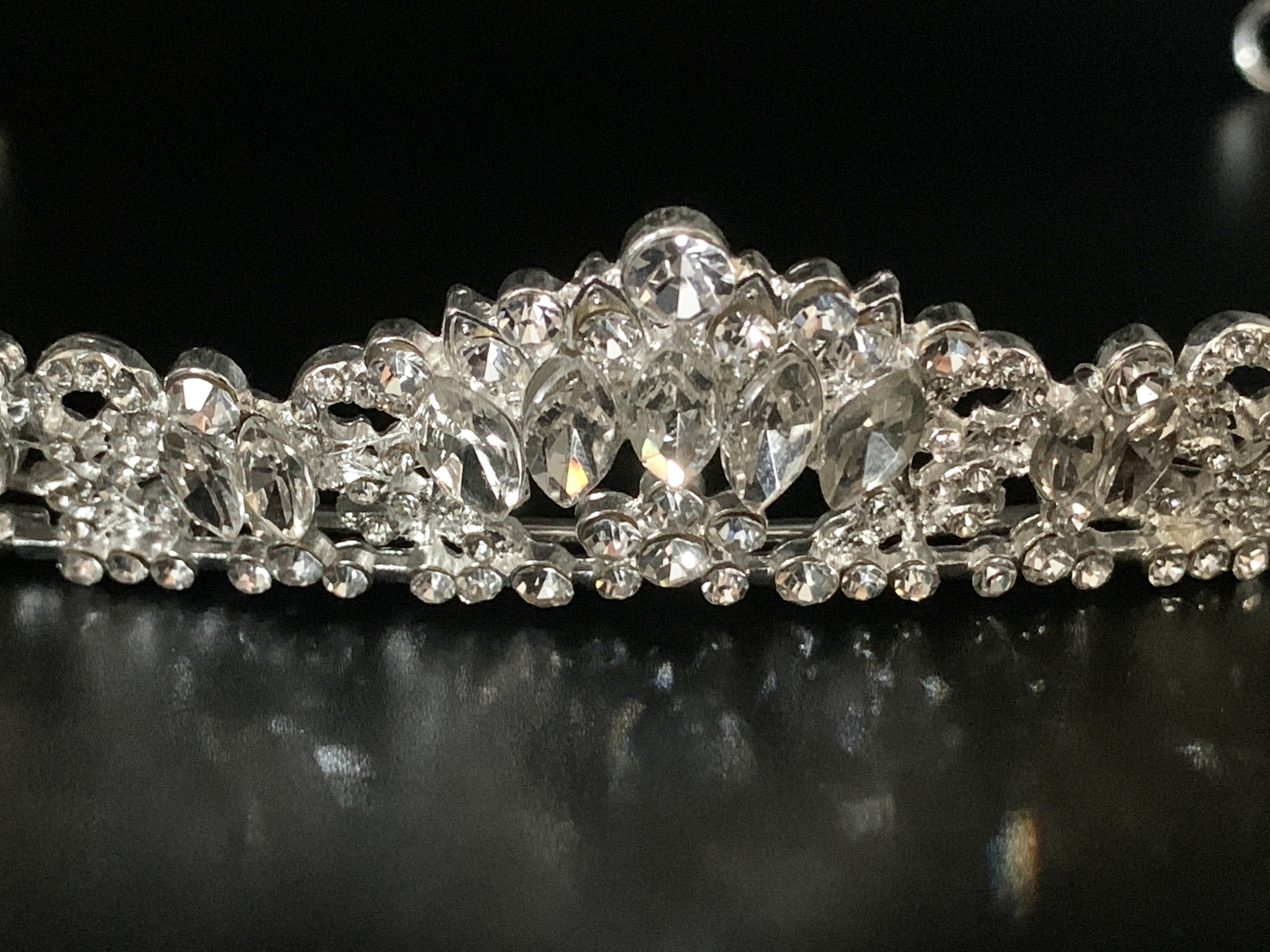 filigranes-silber-diadem-mit-marquise-und-runden-steinen