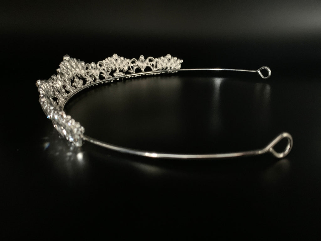 glamouröses-brautdiadem-silber-funkelnder-haarschmuck