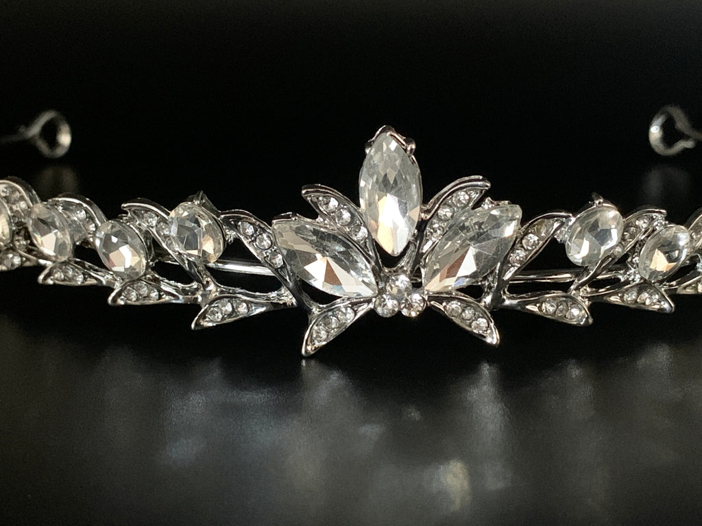elegante-tiara-mit-kristallblüten-für-hochzeit-kommunion-oder-abiball