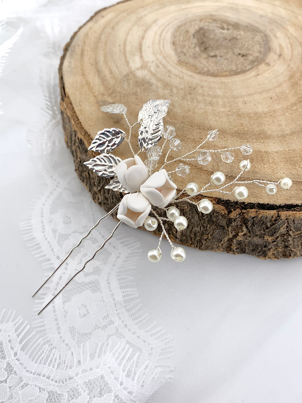 Haarnadel mit 3D Blüten – Brautschmuck mit Perlen & Kristallblättern für Hochzeit & Hochsteckfrisur | ONDEGO®