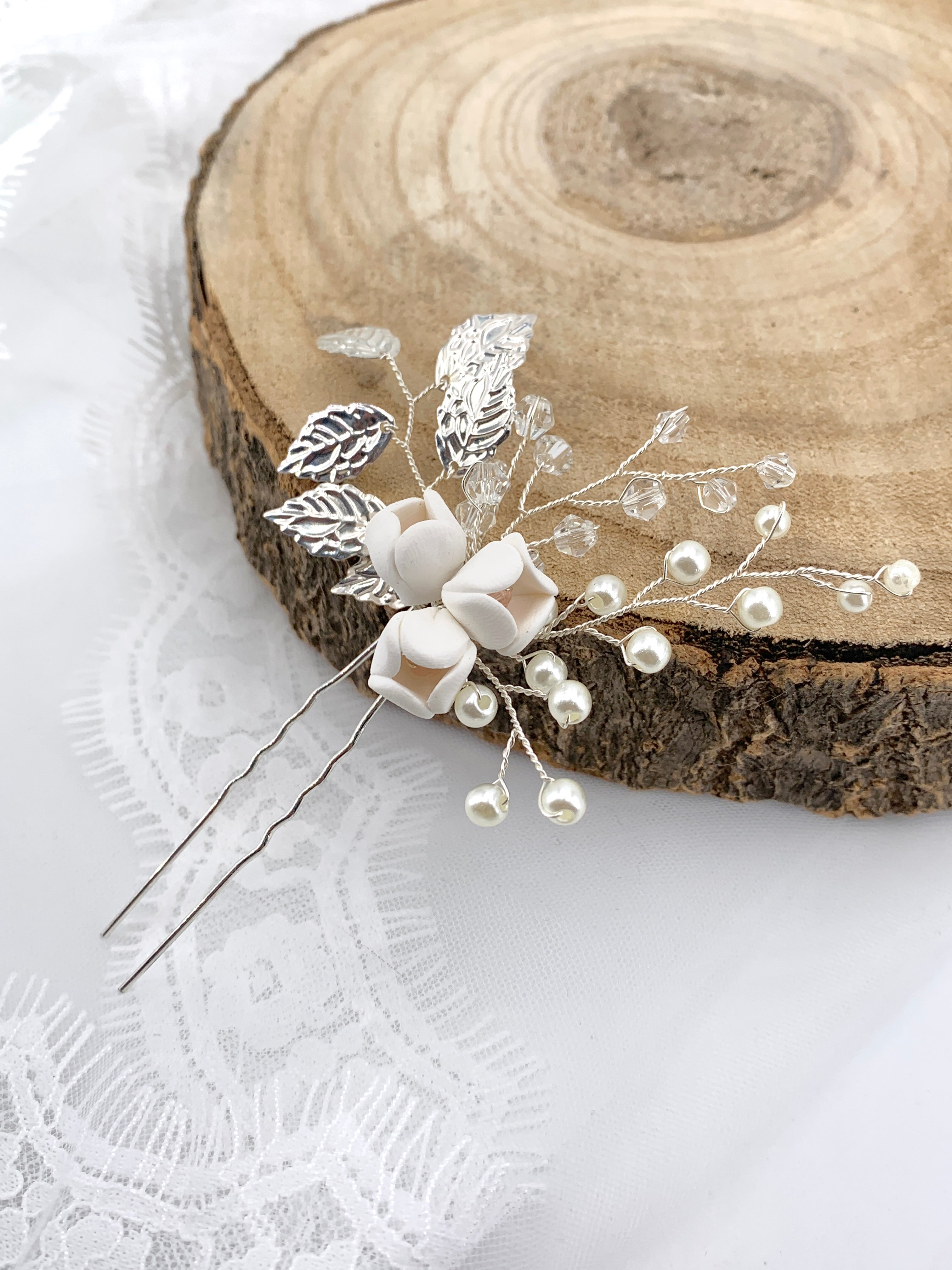 Haarnadel mit 3D Blüten – Brautschmuck mit Perlen & Kristallblättern für Hochzeit & Hochsteckfrisur | ONDEGO®