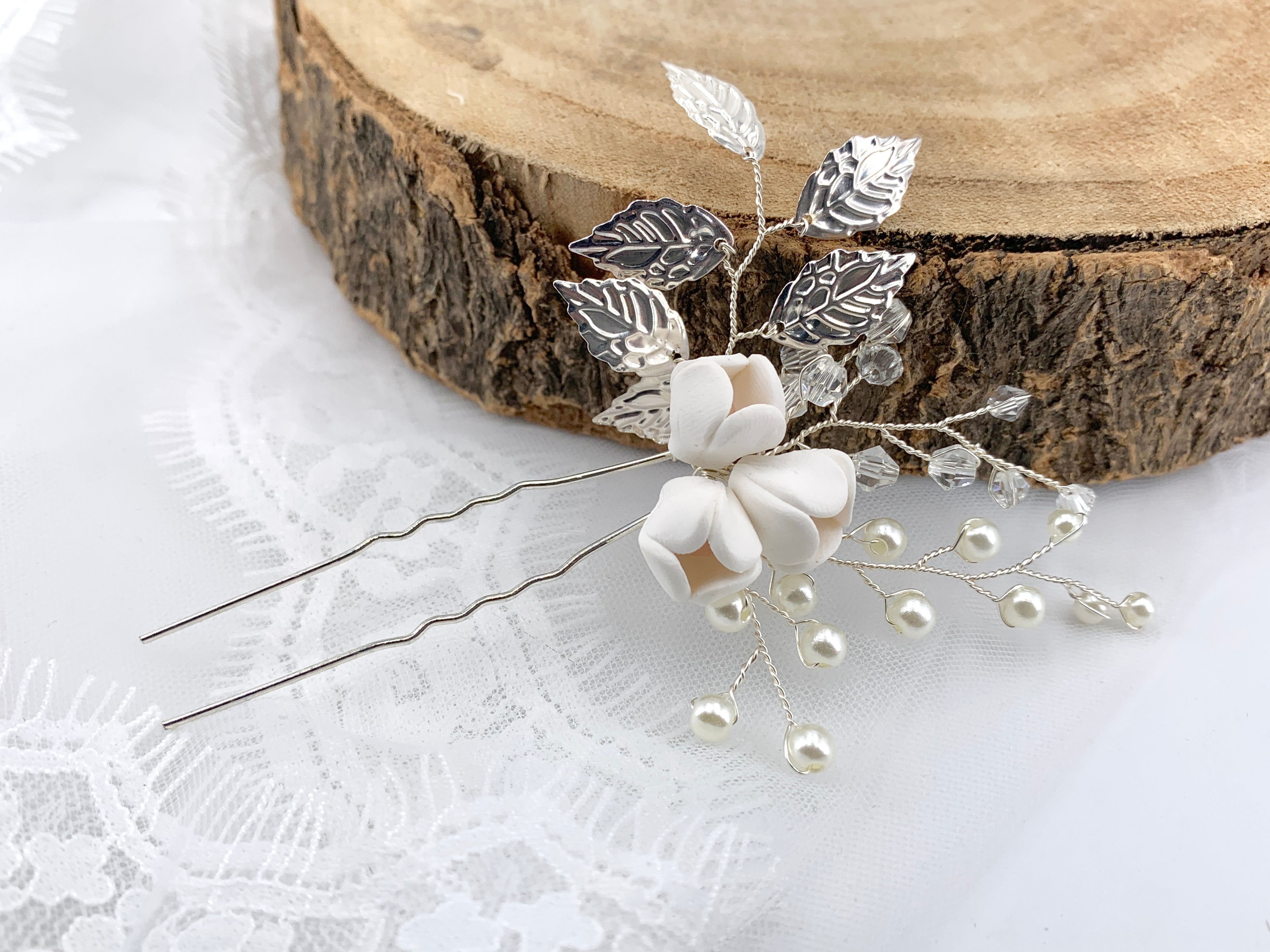Haarnadel mit 3D Blüten – Brautschmuck mit Perlen & Kristallblättern für Hochzeit & Hochsteckfrisur | ONDEGO®