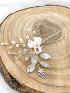 Haarnadel mit 3D Blüten – Brautschmuck mit Perlen & Kristallblättern für Hochzeit & Hochsteckfrisur | ONDEGO®