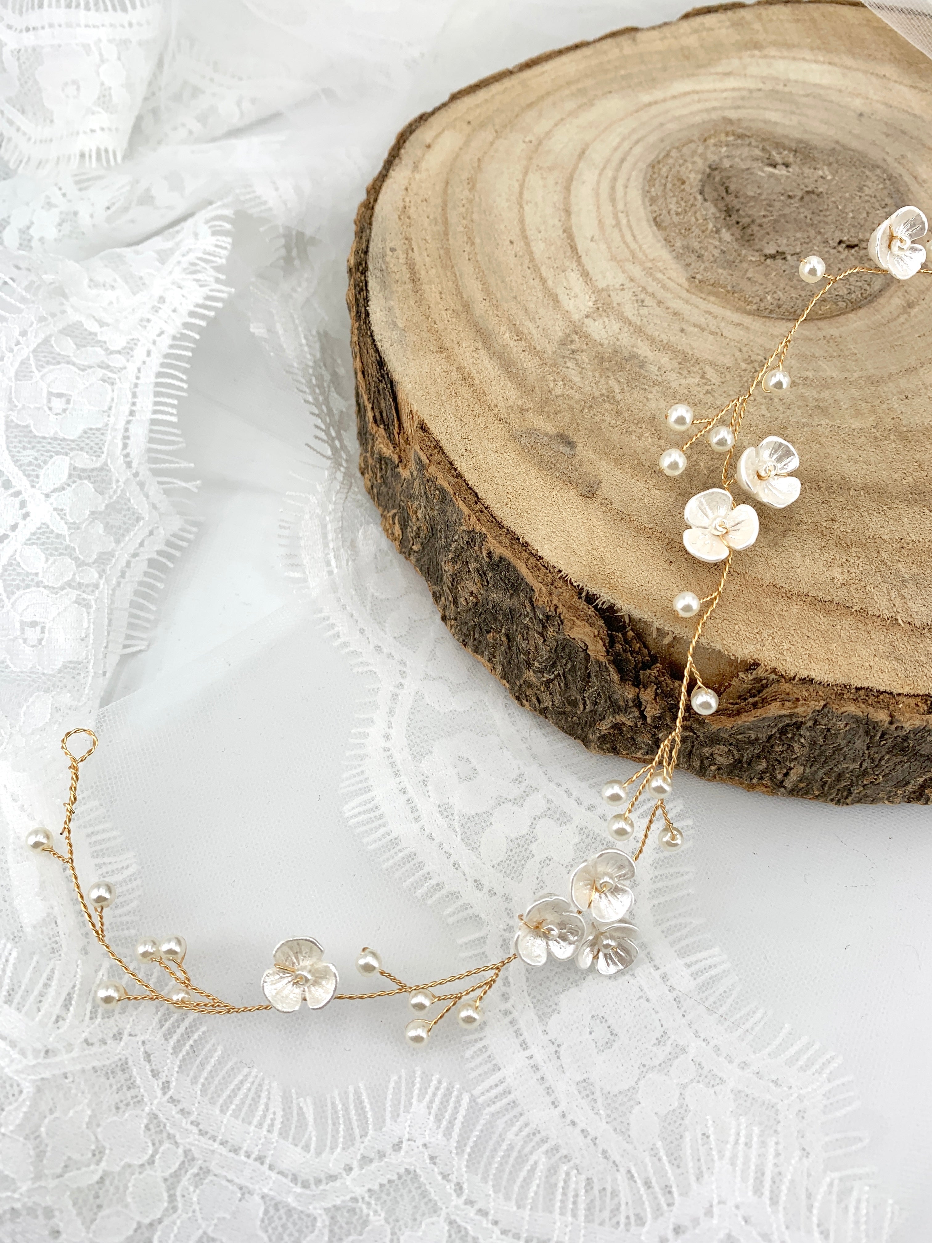 3D Haardraht Gold mit Blüten & Perlen – Brautschmuck Haarschmuck Hochzeit Ivory – ONDEGO®