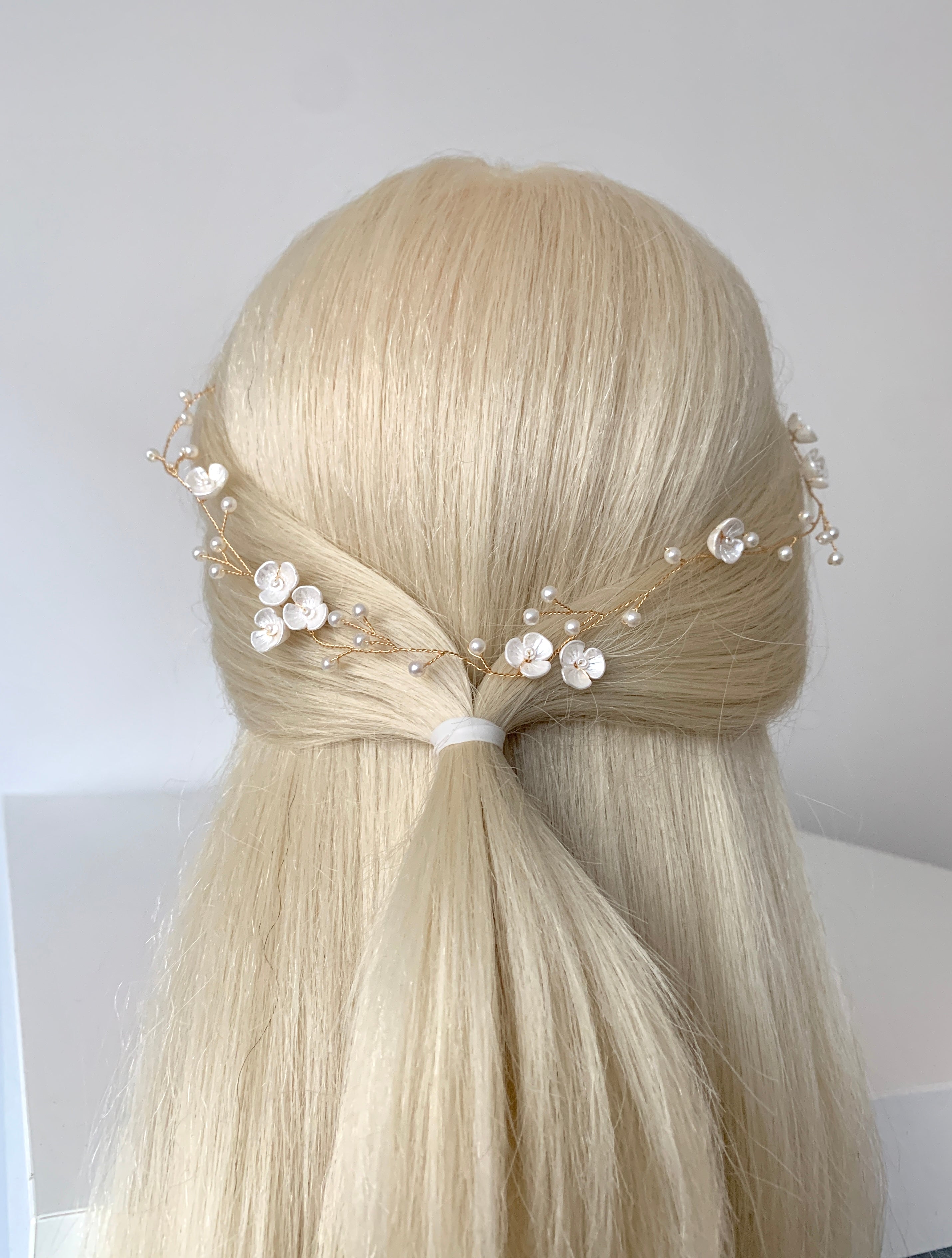 3D Haardraht Gold mit Blüten & Perlen – Brautschmuck Haarschmuck Hochzeit Ivory – ONDEGO®