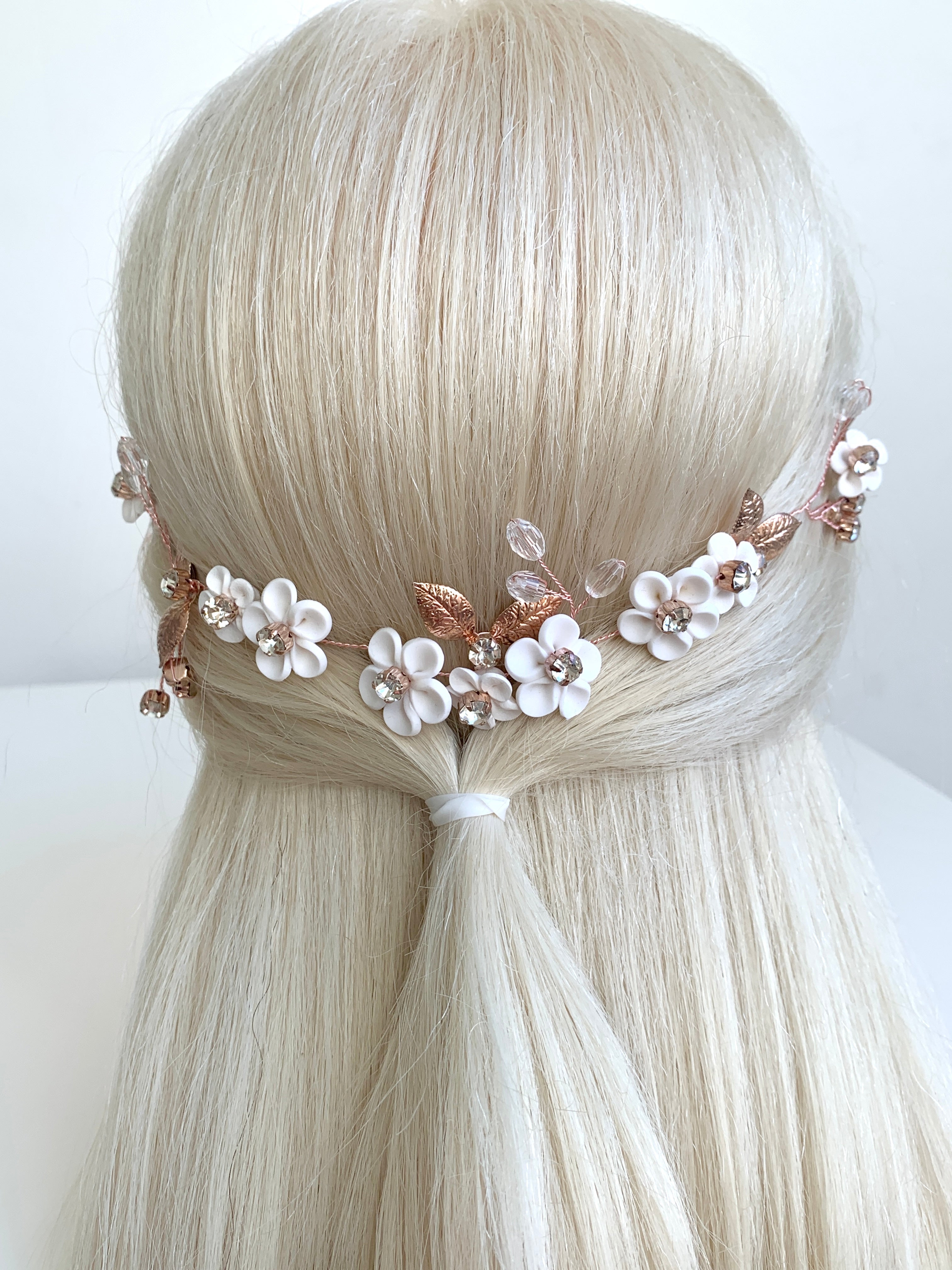 3D Blüten Haardraht Roségold – Brauthaarschmuck mit Perlen & Strass | ONDEGO®