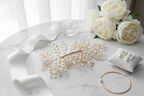 Haarkamm Aphrodite – Goldener Brautschmuck mit Ivory Perlen | ONDEGO®