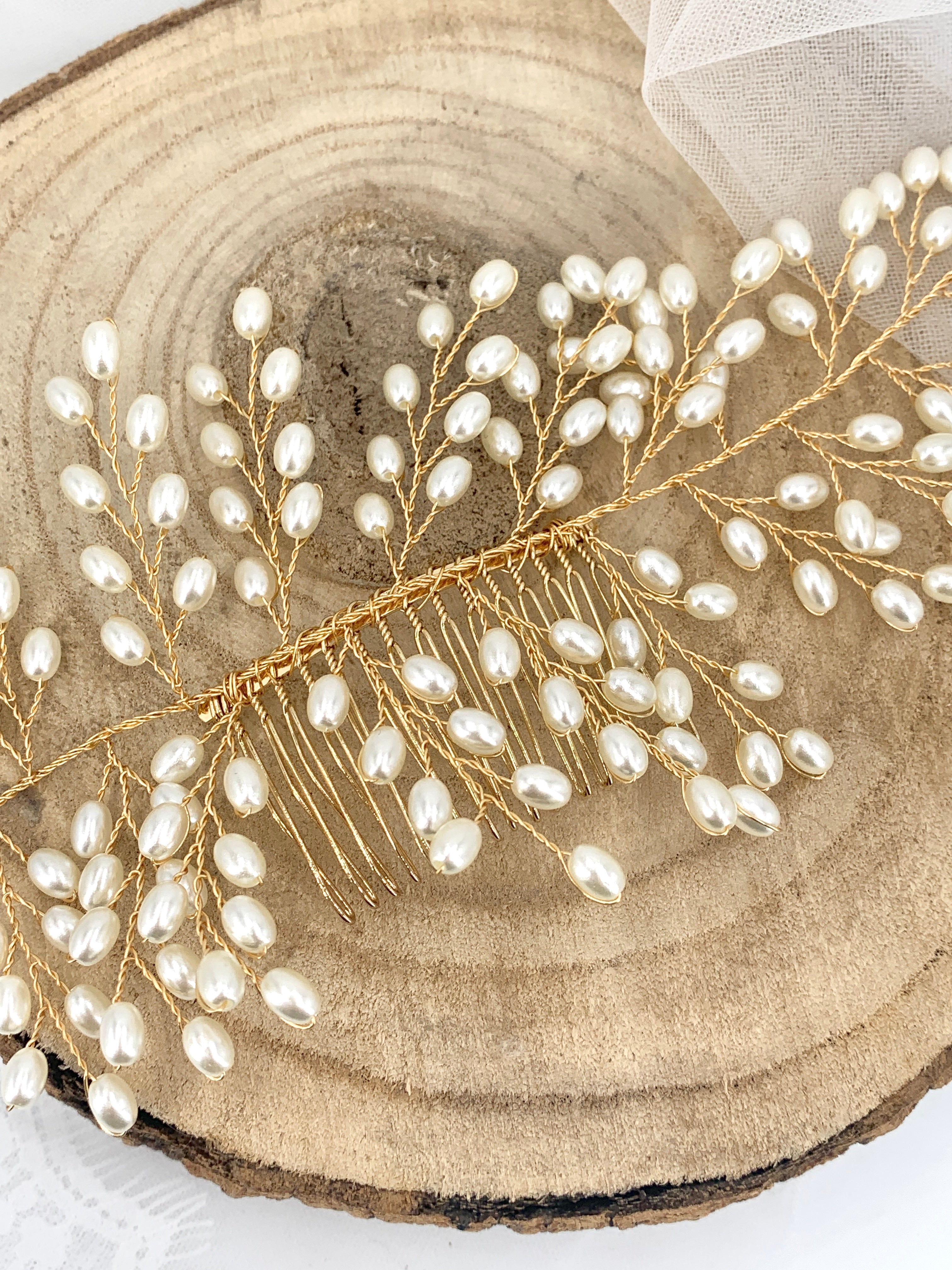 Haarkamm Aphrodite – Goldener Brautschmuck mit Ivory Perlen | ONDEGO®