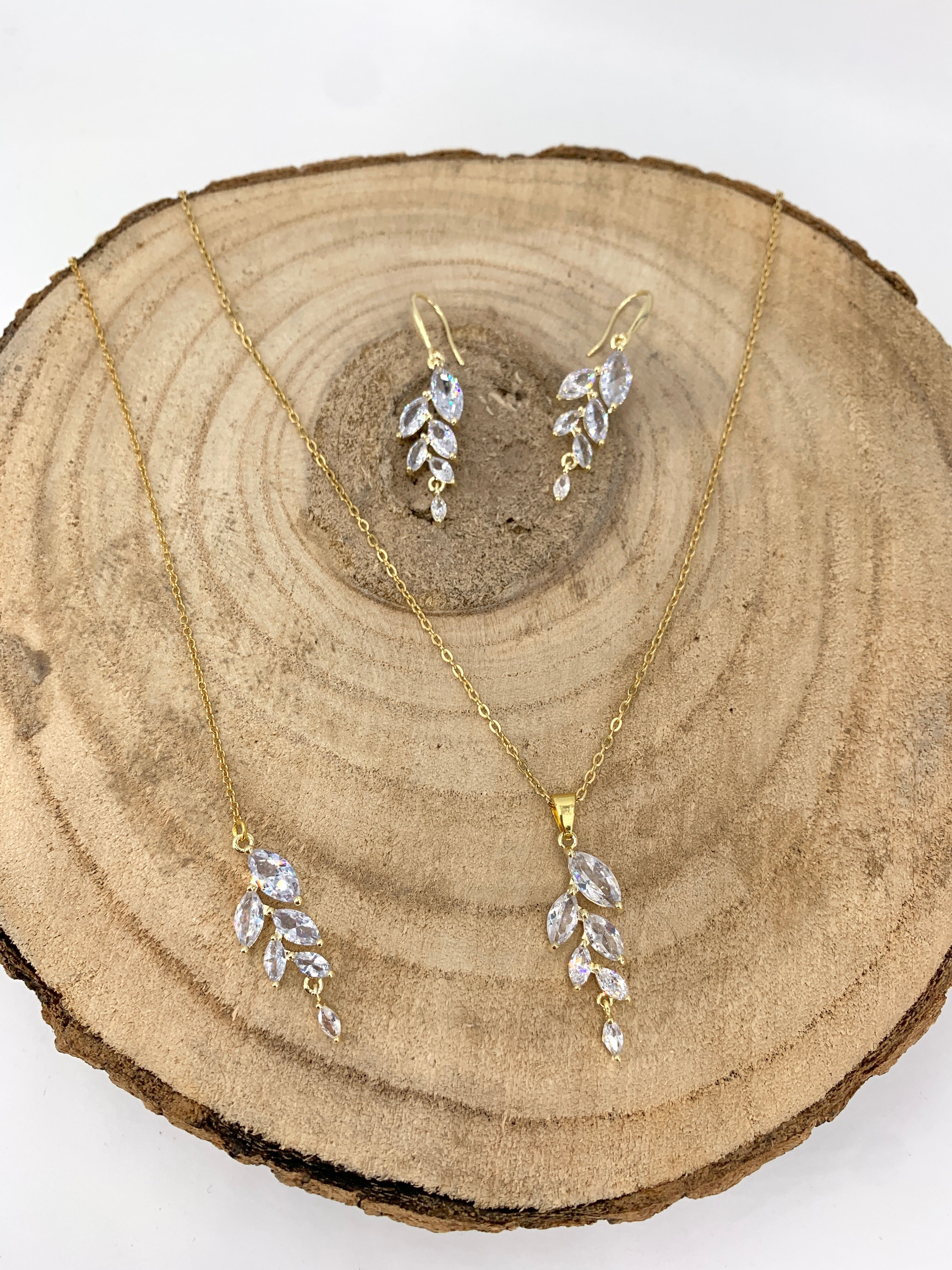Zirkonia Rückenkette – 2 in 1 Kette mit Rückenanhänger | Gold | ONDEGO®