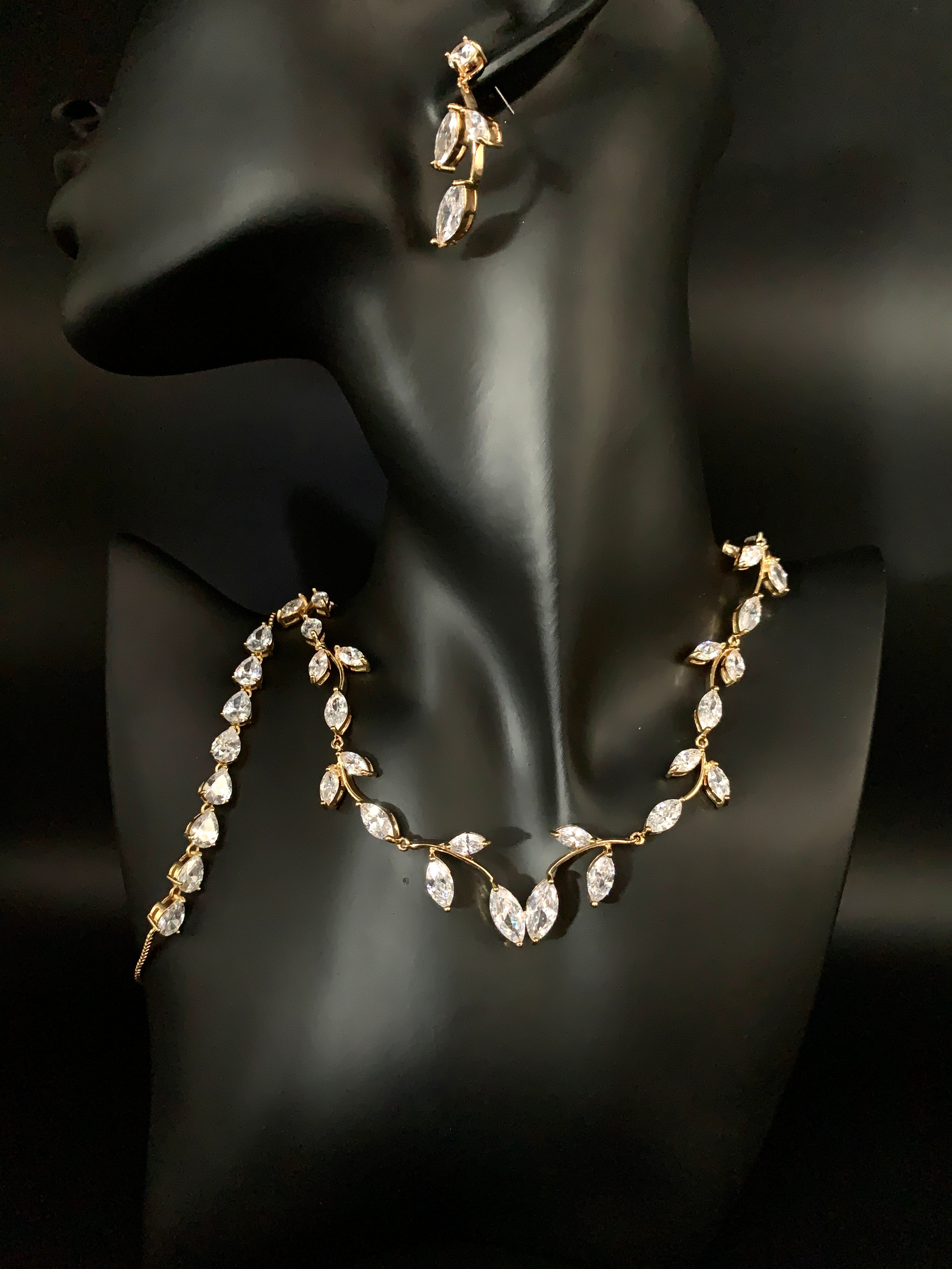 Zirkonia Schmuckset Gold – Collier, Ohrringe & Armband mit Blattdesign | ONDEGO®