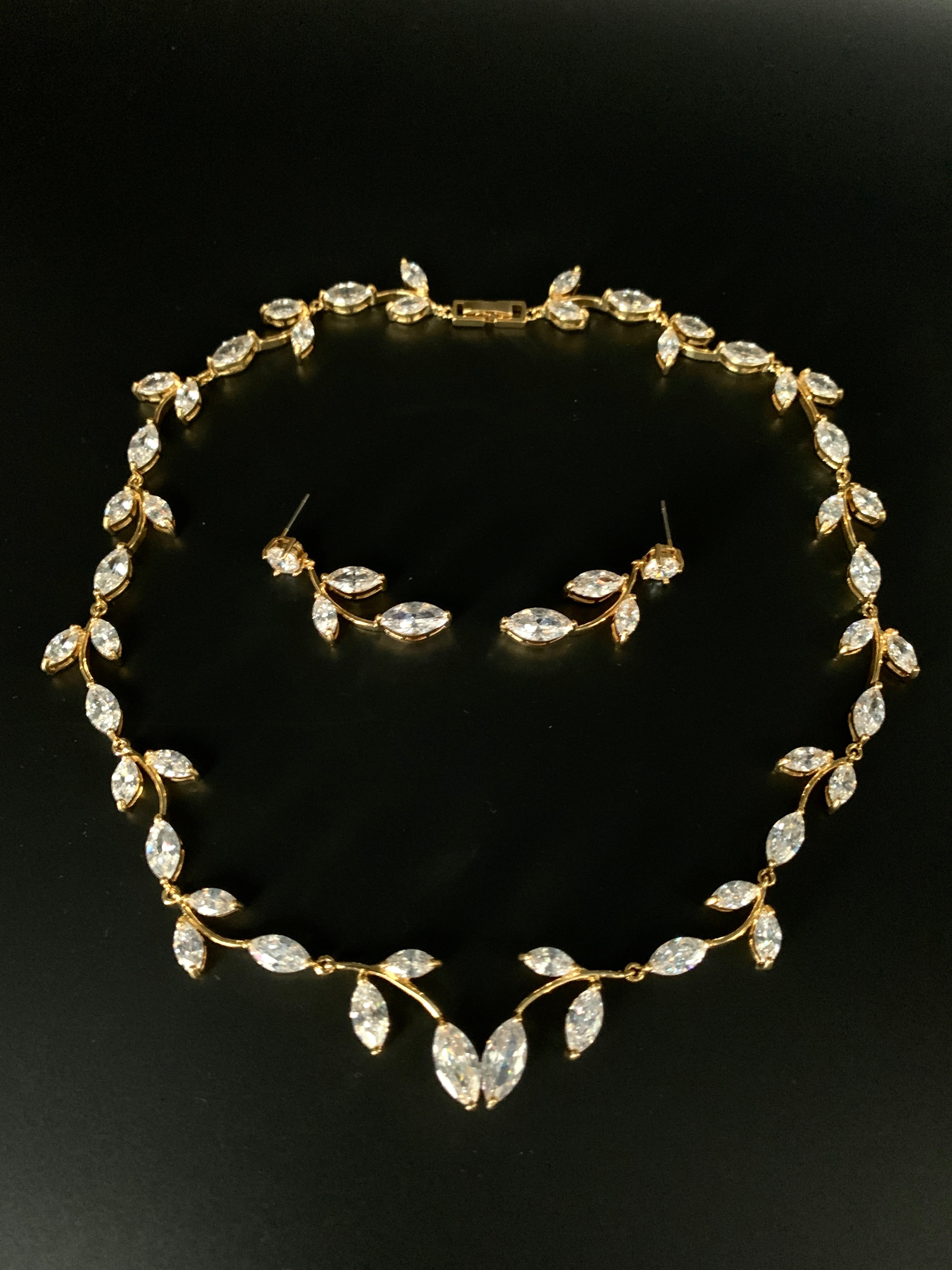 Zirkonia Schmuckset Gold – Collier, Ohrringe & Armband mit Blattdesign | ONDEGO®