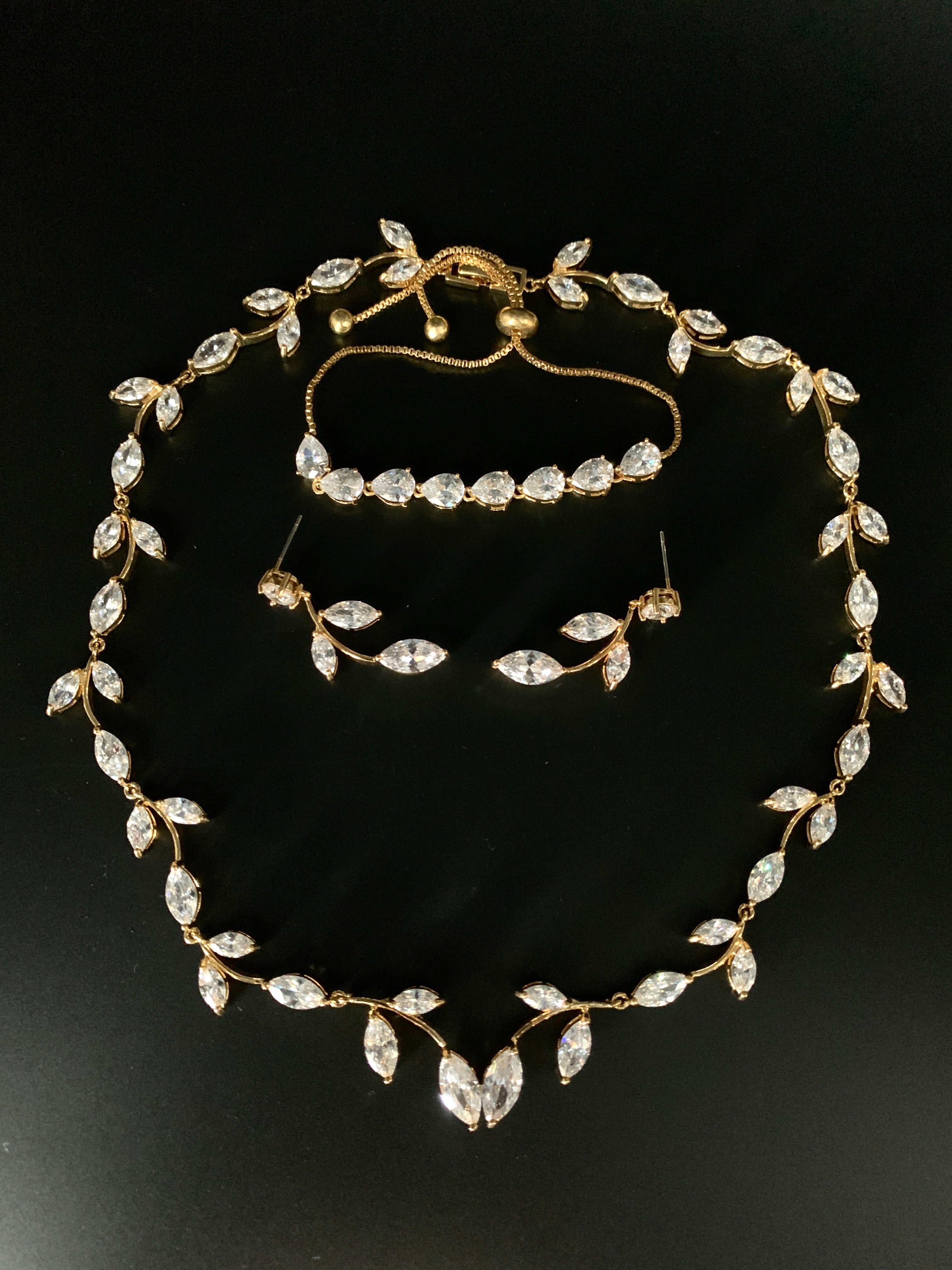 Zirkonia Schmuckset Gold – Collier, Ohrringe & Armband mit Blattdesign | ONDEGO®