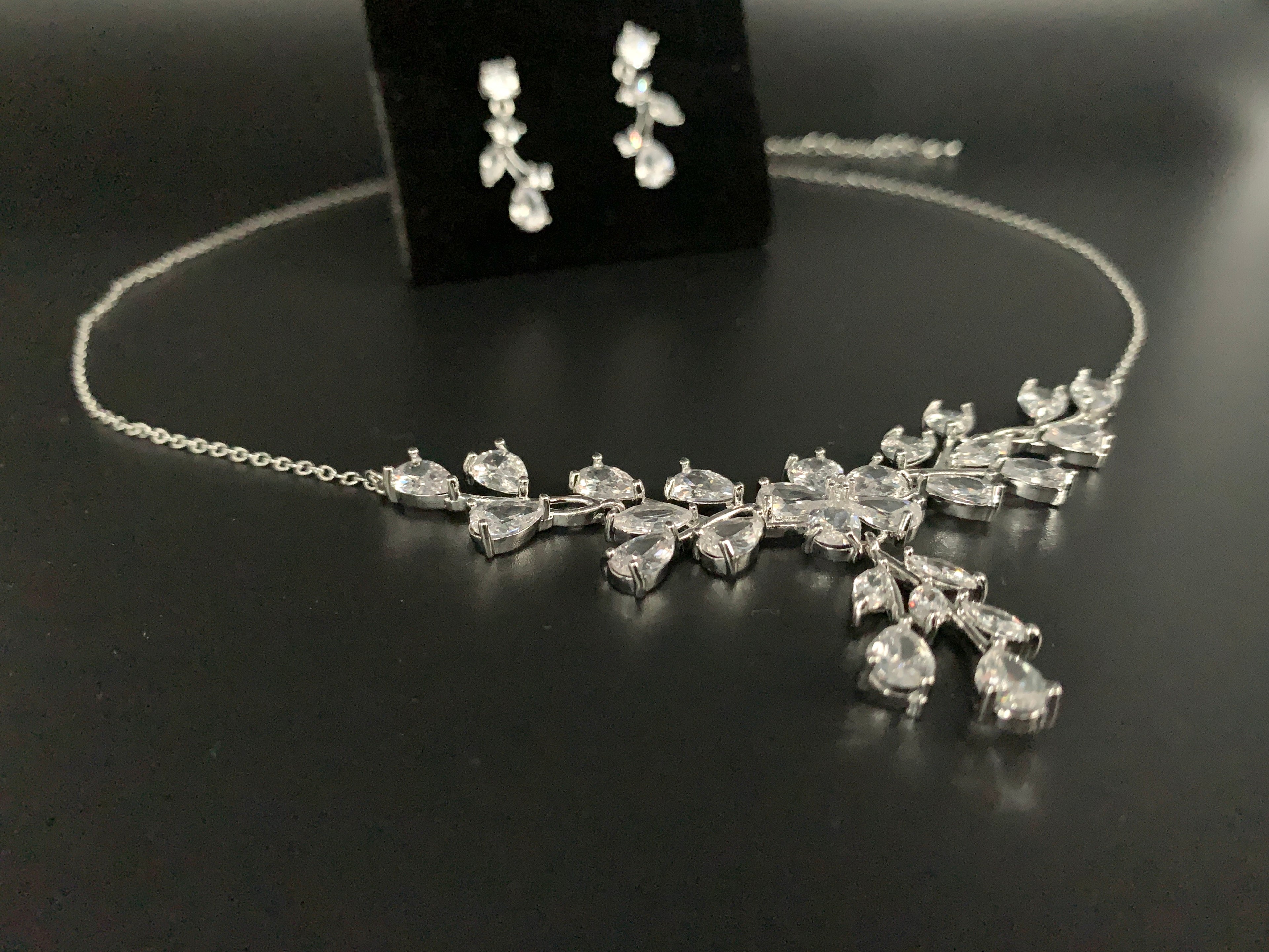 Zirkonia Blüten Schmuckset Silber – Collier, Ohrringe & Armband mit AAA+ Zirkonia | ONDEGO®