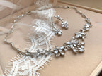 Zirkonia Schmuckset mit Blüten-Design – Collier, Ohrringe & Armband in Silber | ONDEGO®