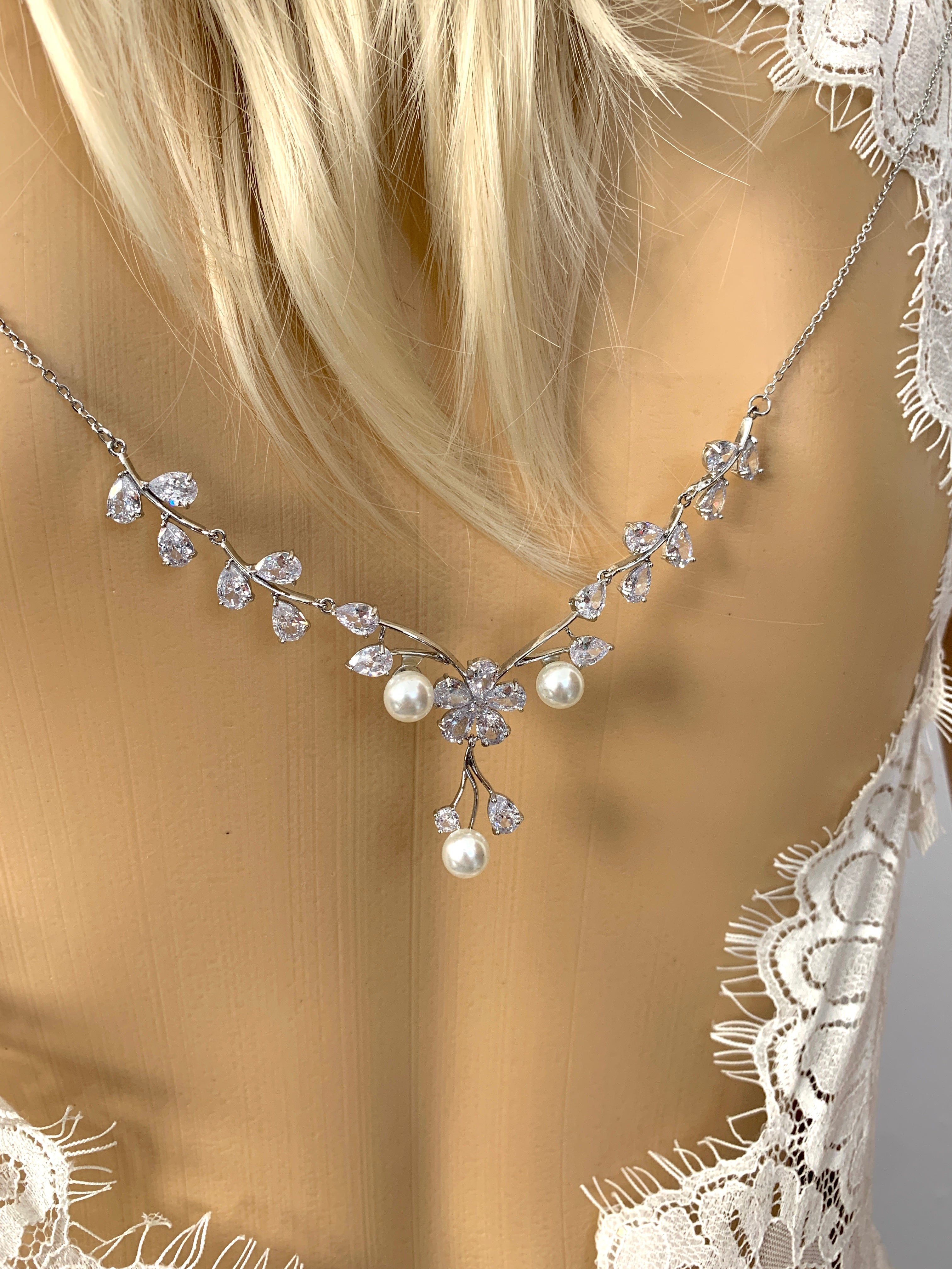 Rückenkette Silber mit Zirkonia & Perlen – Eleganter Rückenschmuck für Brautkleider | ONDEGO®