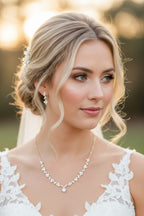 hochzeit-schmuckset-gold-tiara-strass-kette-und-ohrringe-eleganter-brautlook
