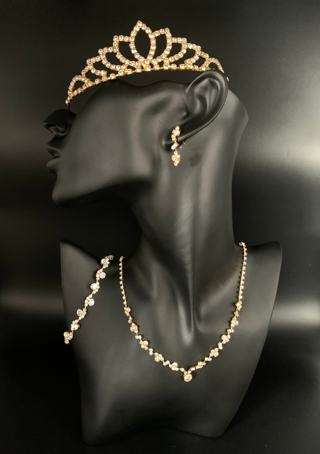 goldenes-hochzeit-diadem-mit-passender-kette-und-ohrringen-braut-schmuckset