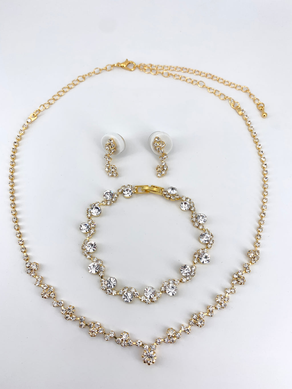 schmuckset-gold-hochzeit-diadem-kristallkette-und-ohrringe-edler-brautstil