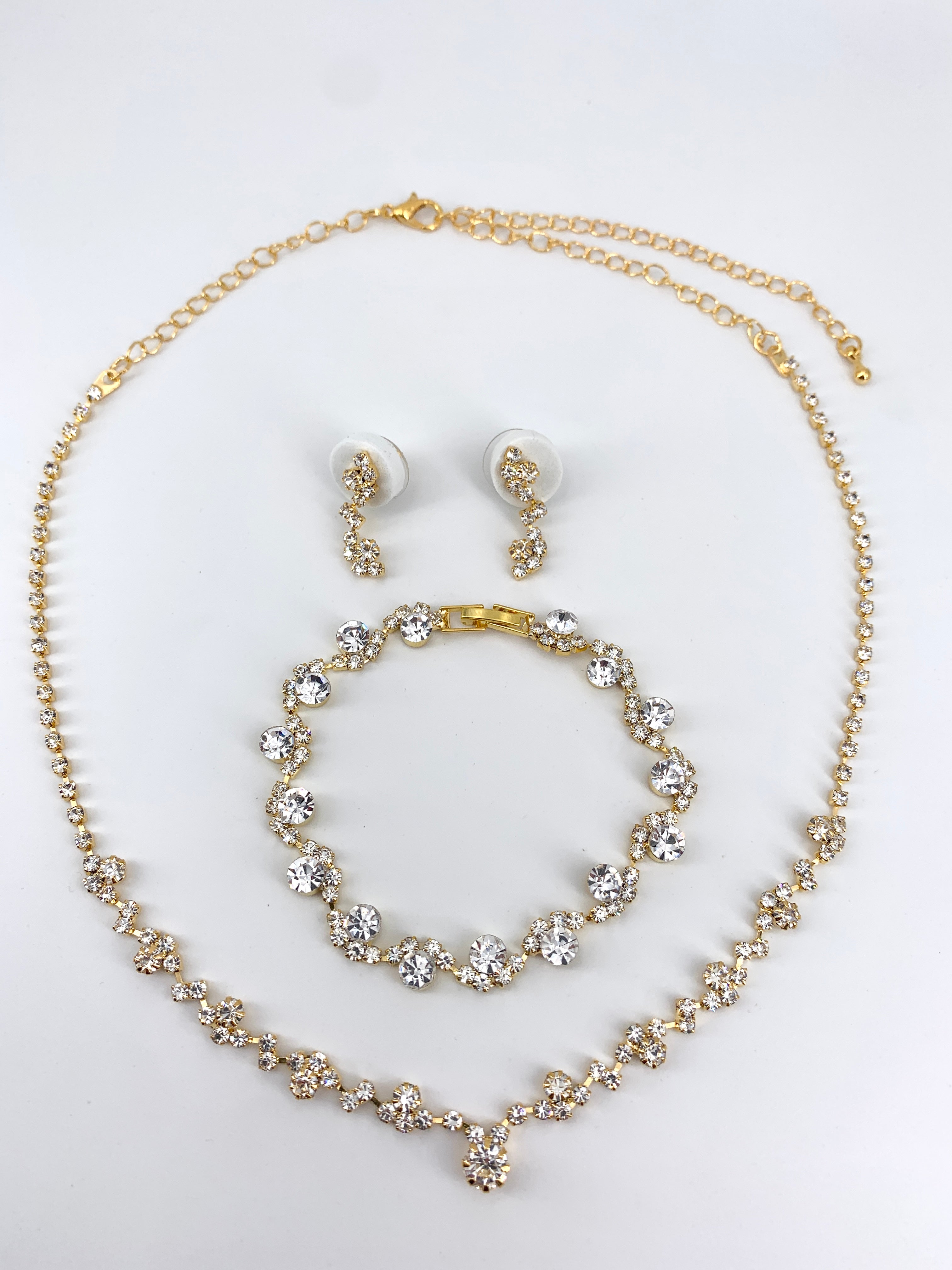 schmuckset-gold-hochzeit-diadem-kristallkette-und-ohrringe-edler-brautstil