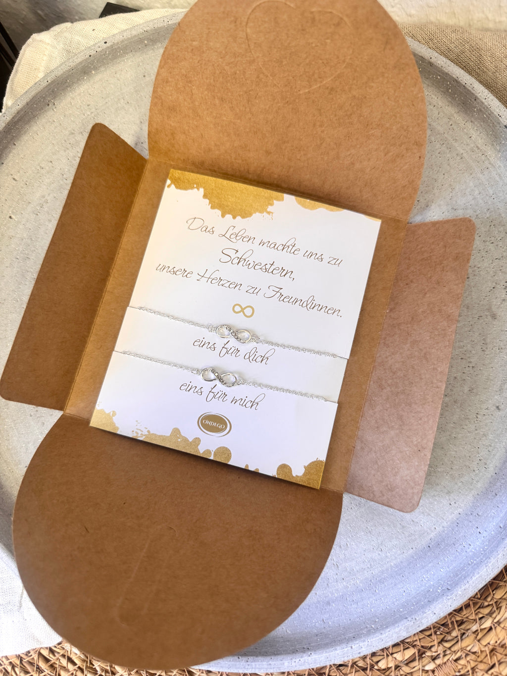 Infinity Armband Set „Schwestern“ – 2 Armbänder Silber/Gold, Strass, Karte & Umschlag | ONDEGO®