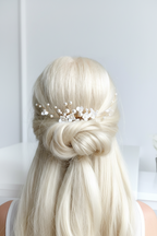 3D Gold Haarkamm – Handgemachte Blüten & Perlen | Eleganter Brauthaarschmuck | ONDEGO®