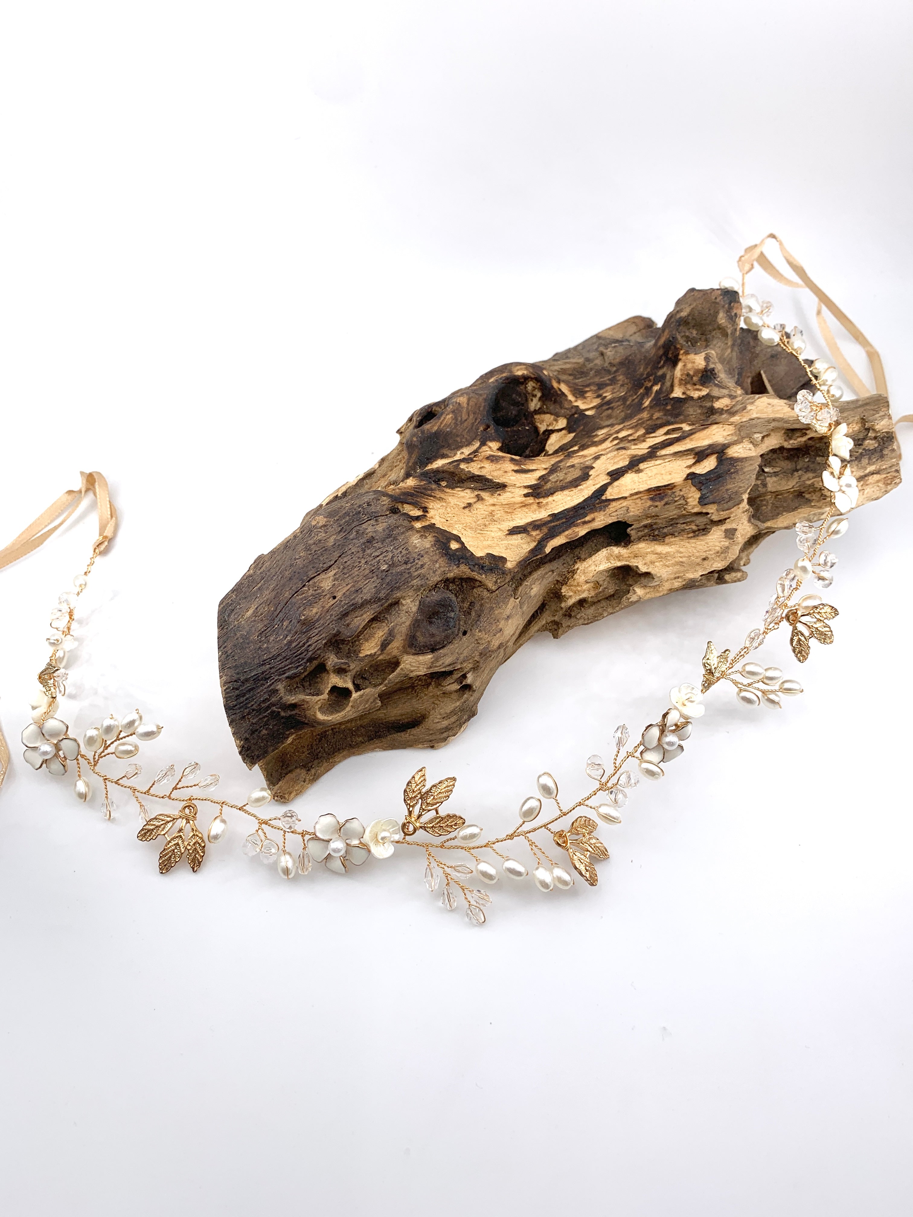 Haarranke Gold mit Kristallen & Perlen – Flexibler Braut Haardraht in Blattform für Hochzeit & festliche Anlässe | ONDEGO®