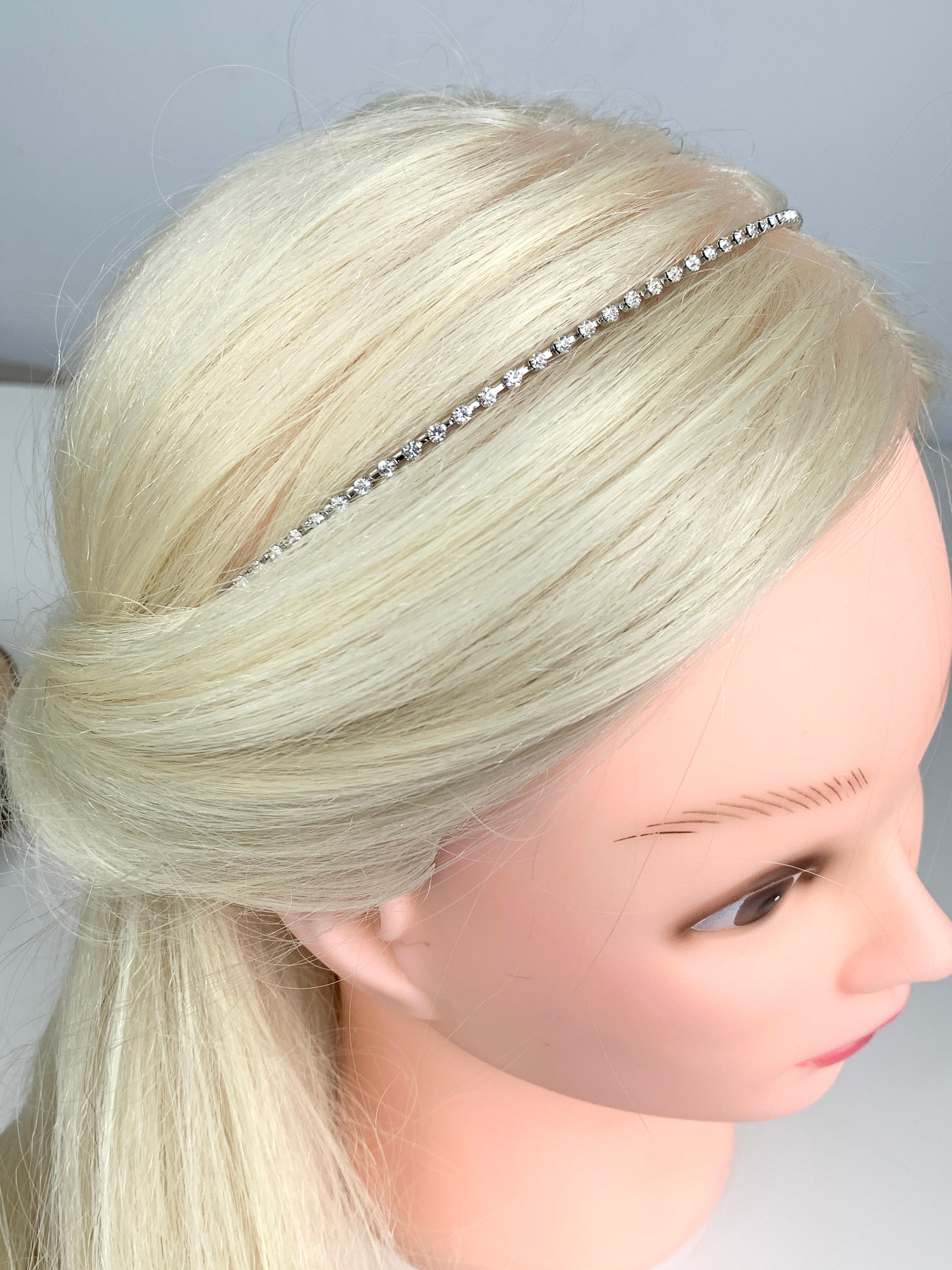 Silber zartes Strass Diadem – dezente Tiara für Hochzeit, Braut & Abiball | ONDEGO®