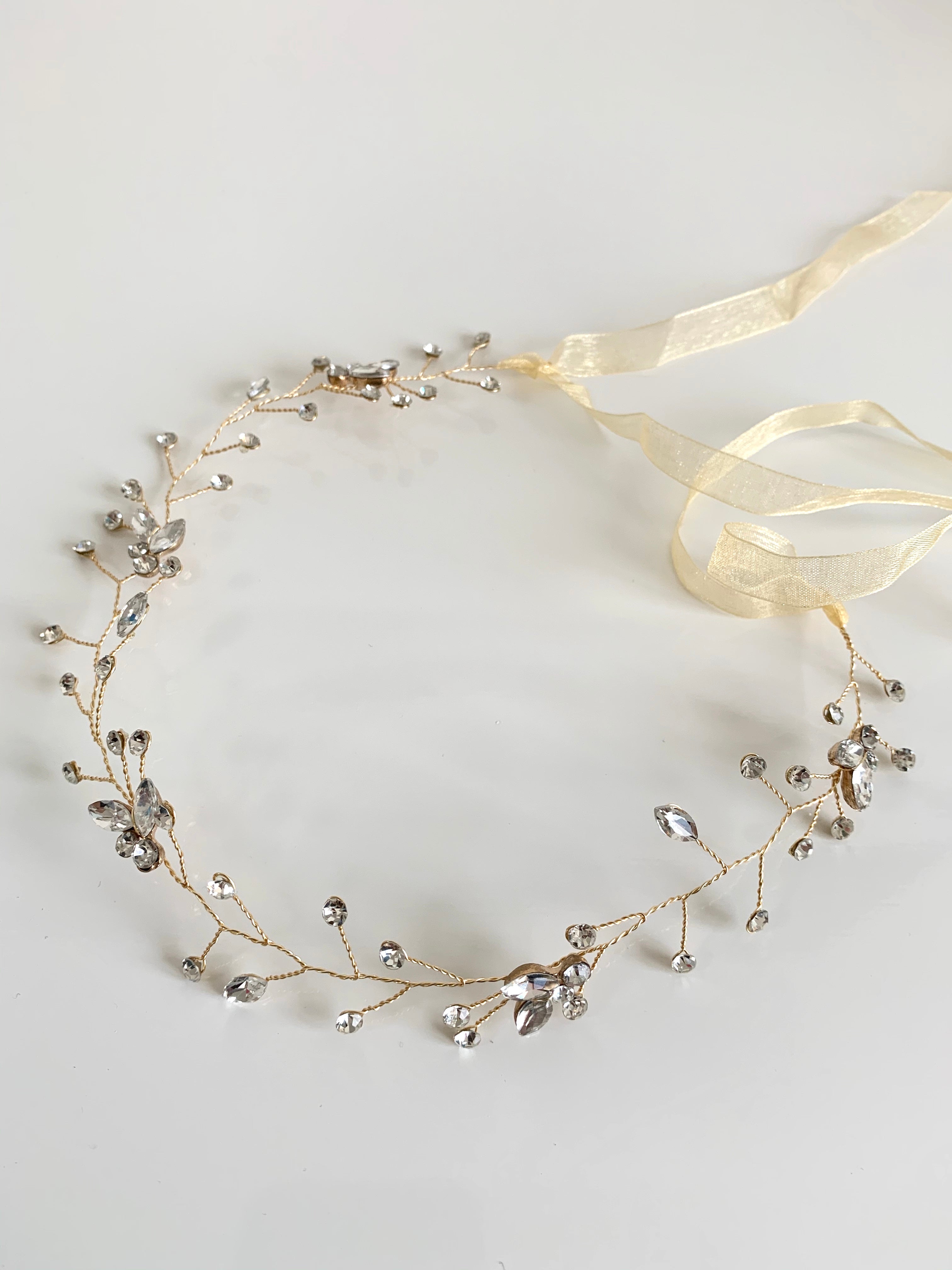 Gold Haardraht Diadem mit Strass – Flexibler Brauthaarschmuck | ONDEGO®