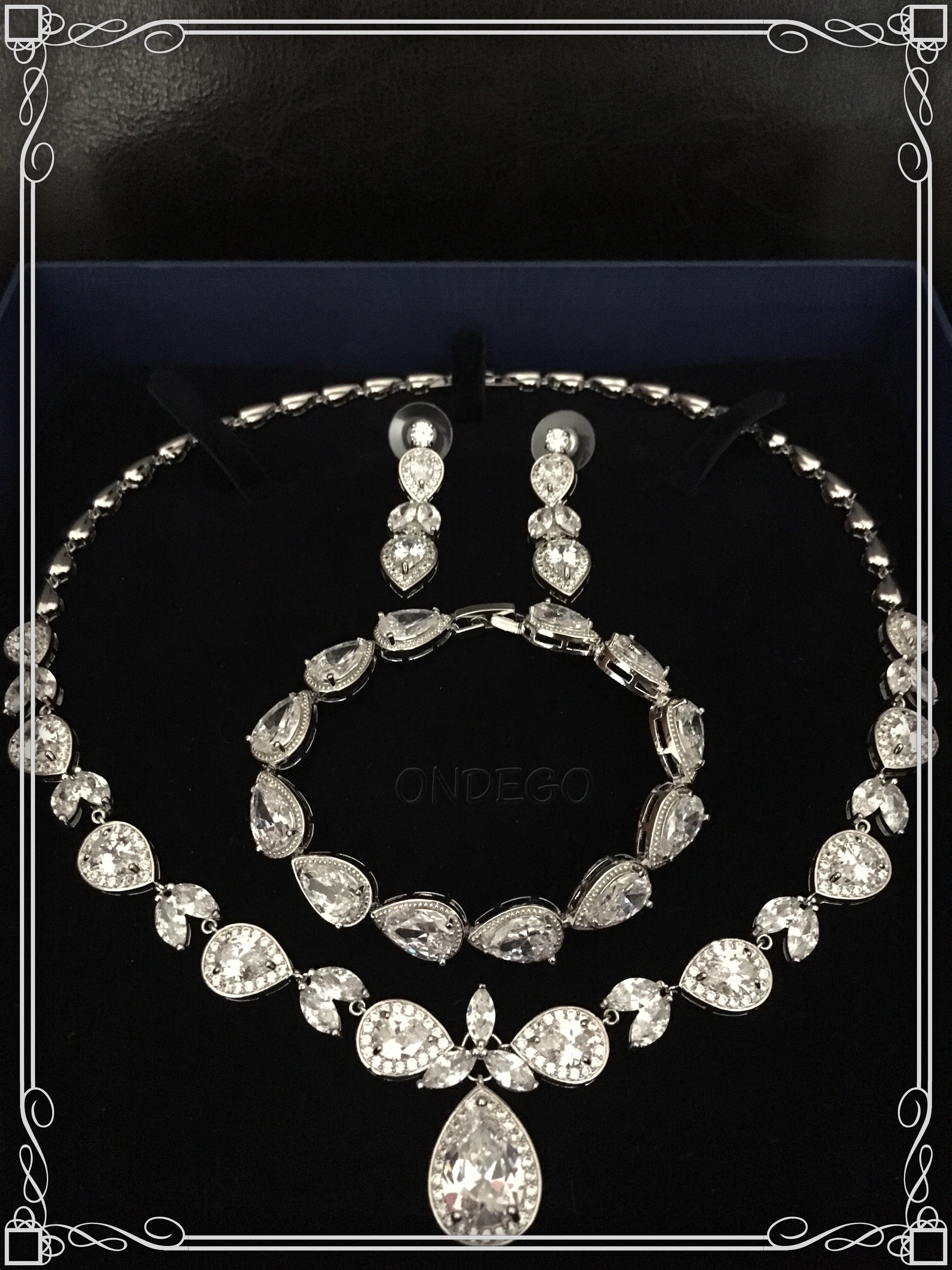 Zirkonia Schmuckset Silber – Collier, Ohrringe & Armband mit Tropfen-Design | ONDEGO®