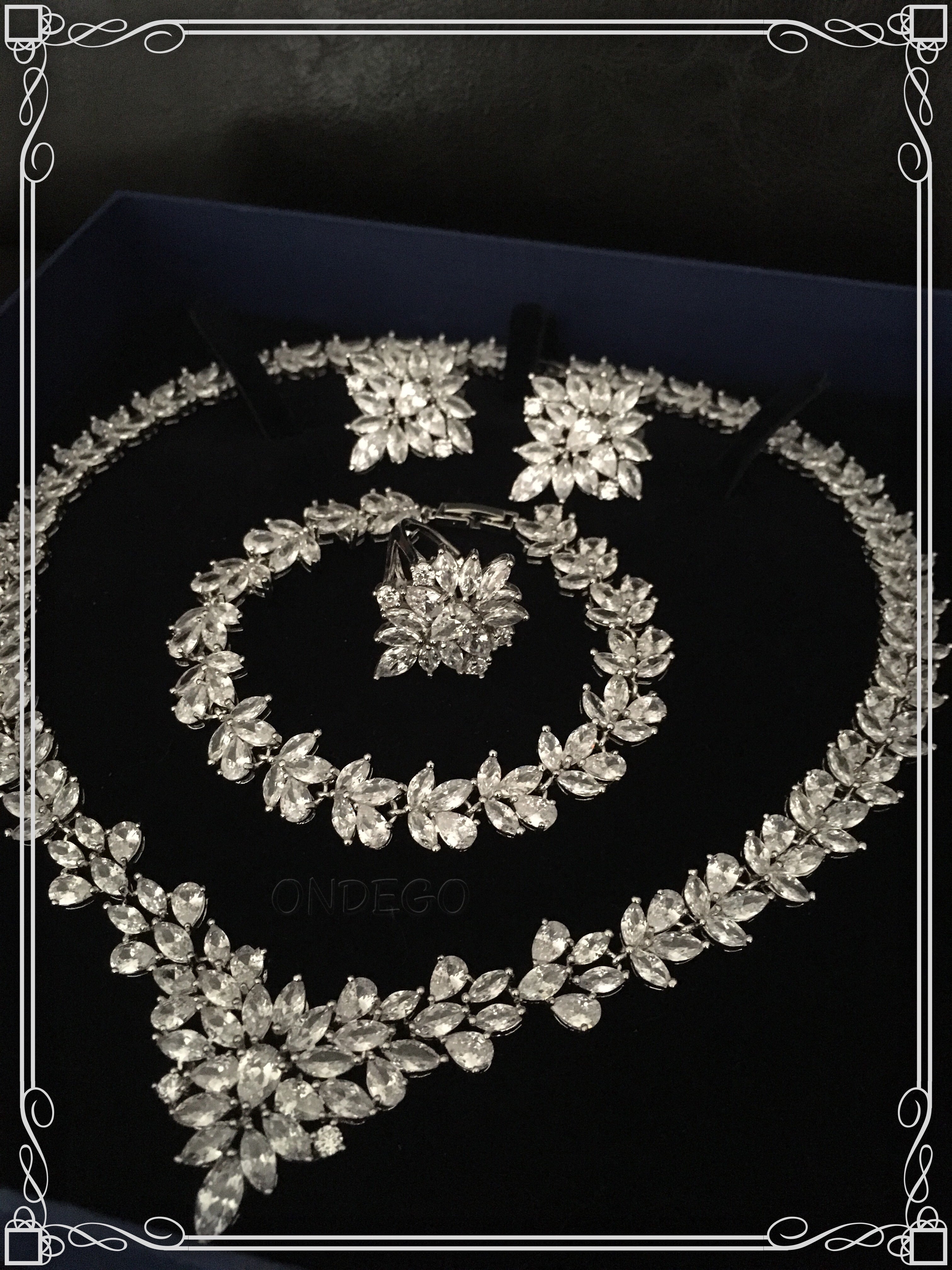 Zirkonia Schmuckset Silber – 4-teilig mit Collier, Ohrringen, Armband & Ring | ONDEGO®