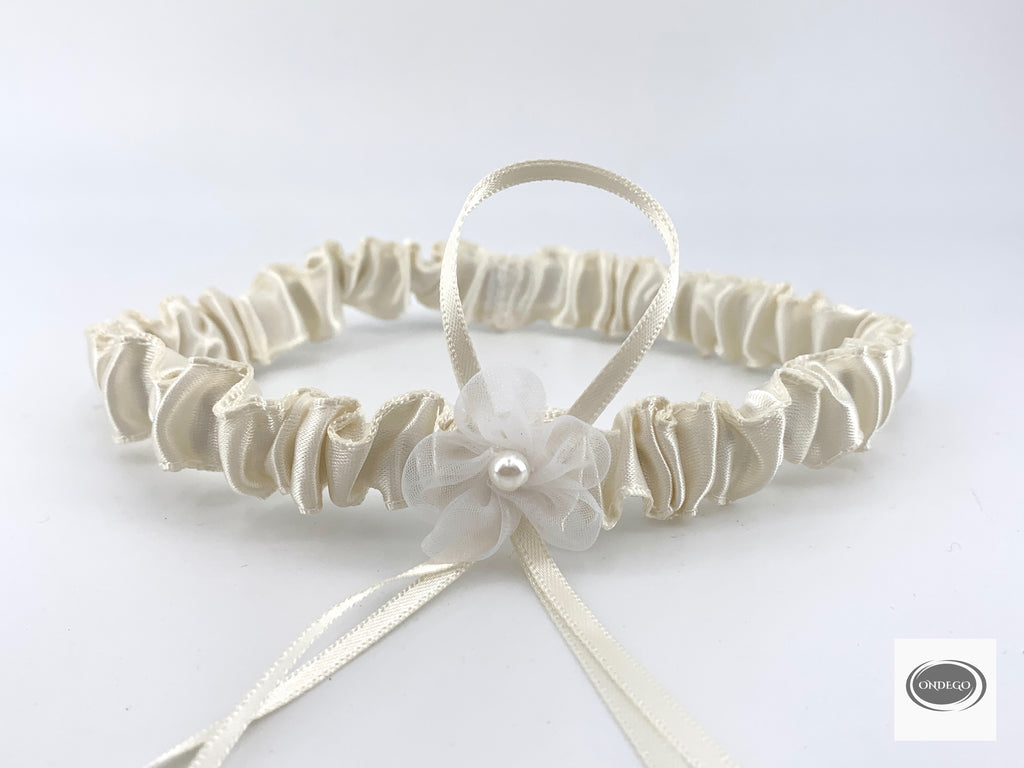 braut-accessoire-strumpfband-creme-romantisch
