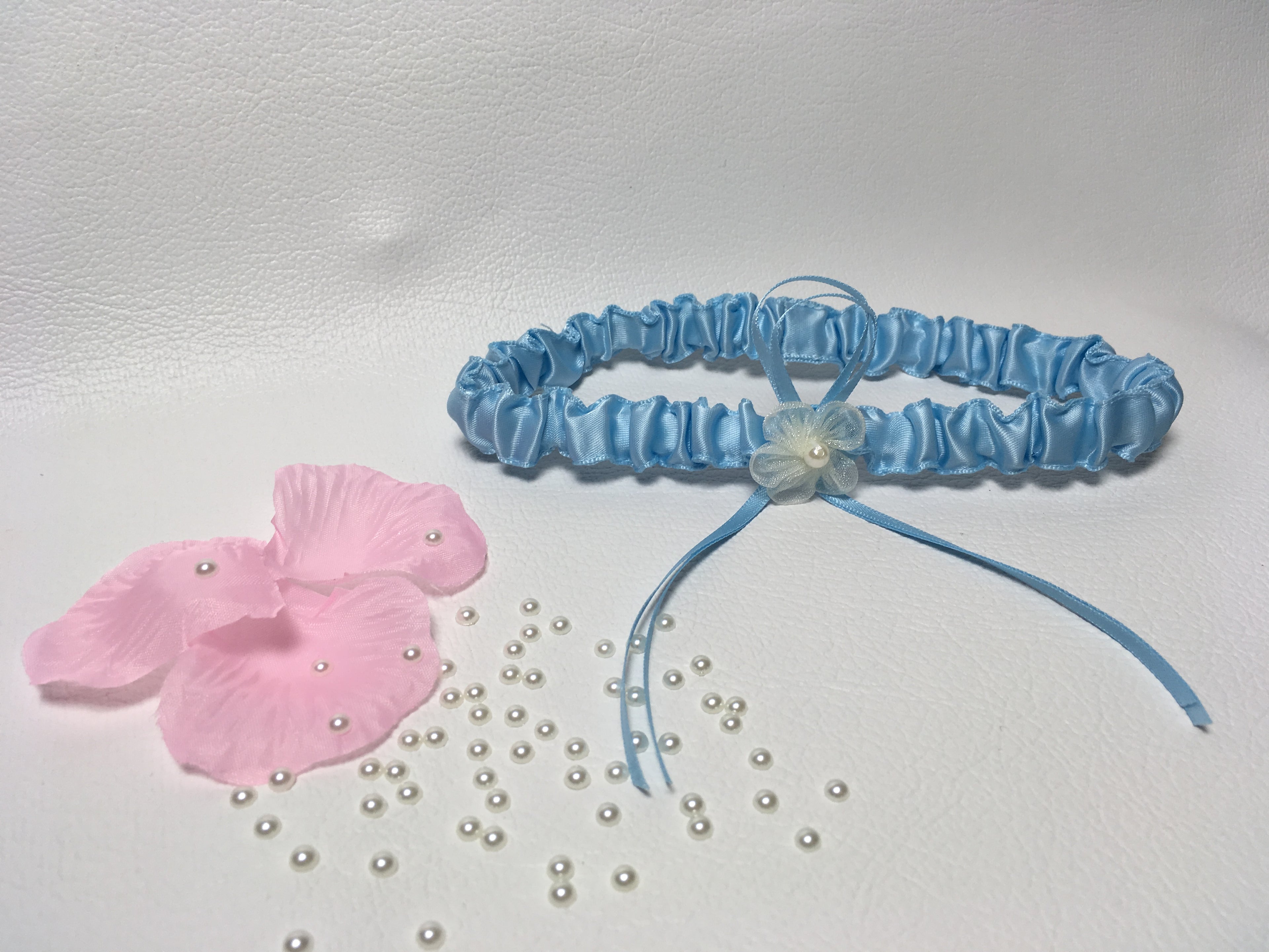 braut-accessoire-strumpfband-etwas-blaues-satin