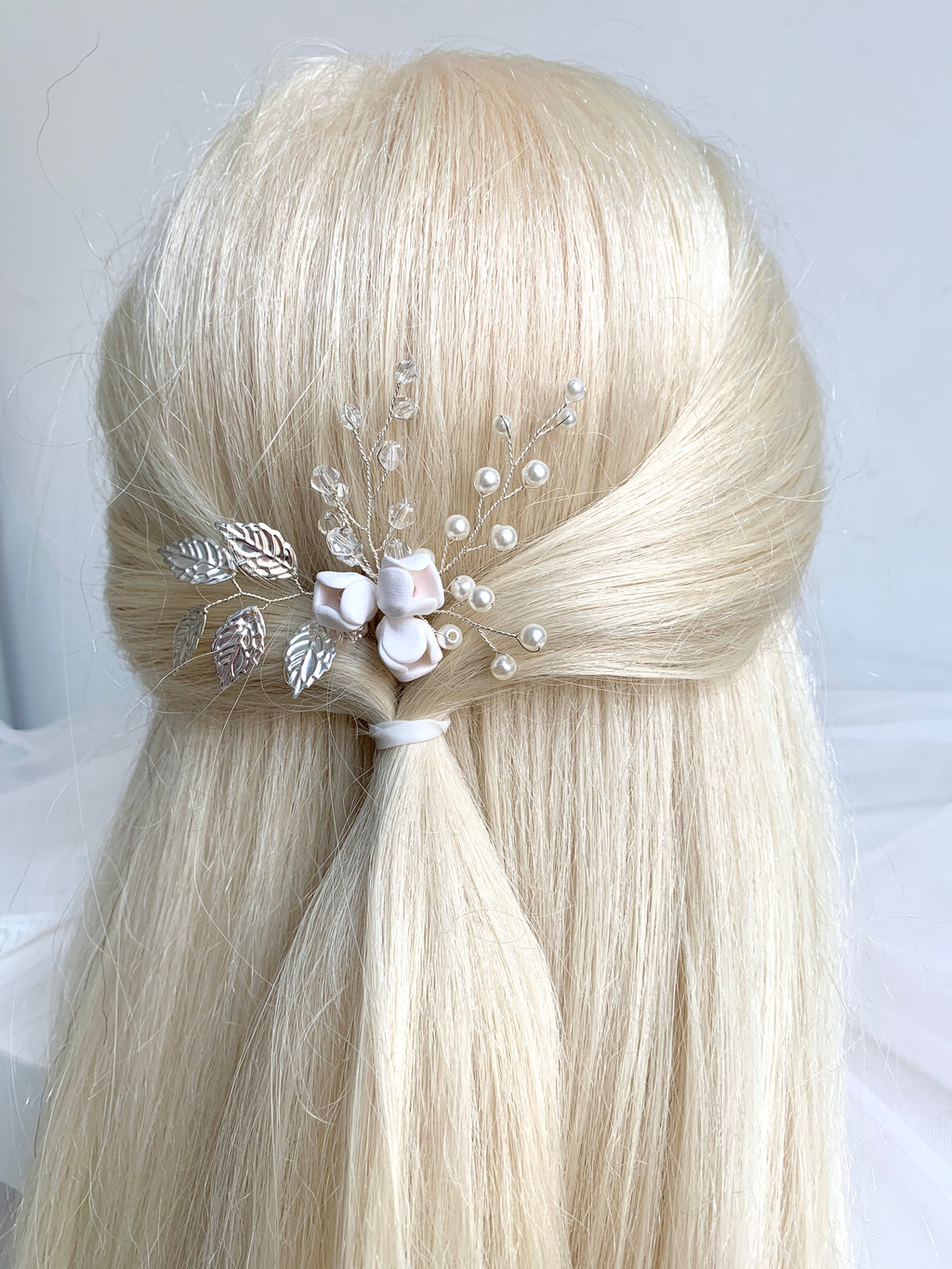 braut-haarnadel-romantisch-mit-perlenzweigen