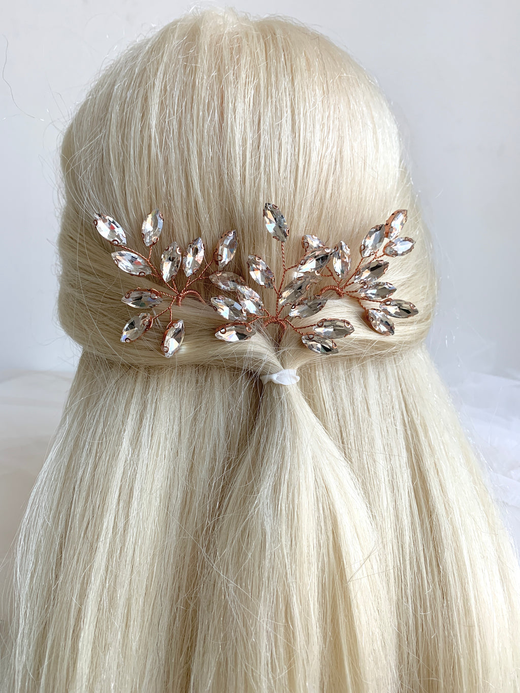 braut-haarpin-rosegold-mit-klaren-strasssteinen