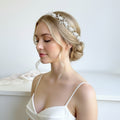 braut-haarranke-silber-mit-kristallen-und-blueten-fuer-hochzeit